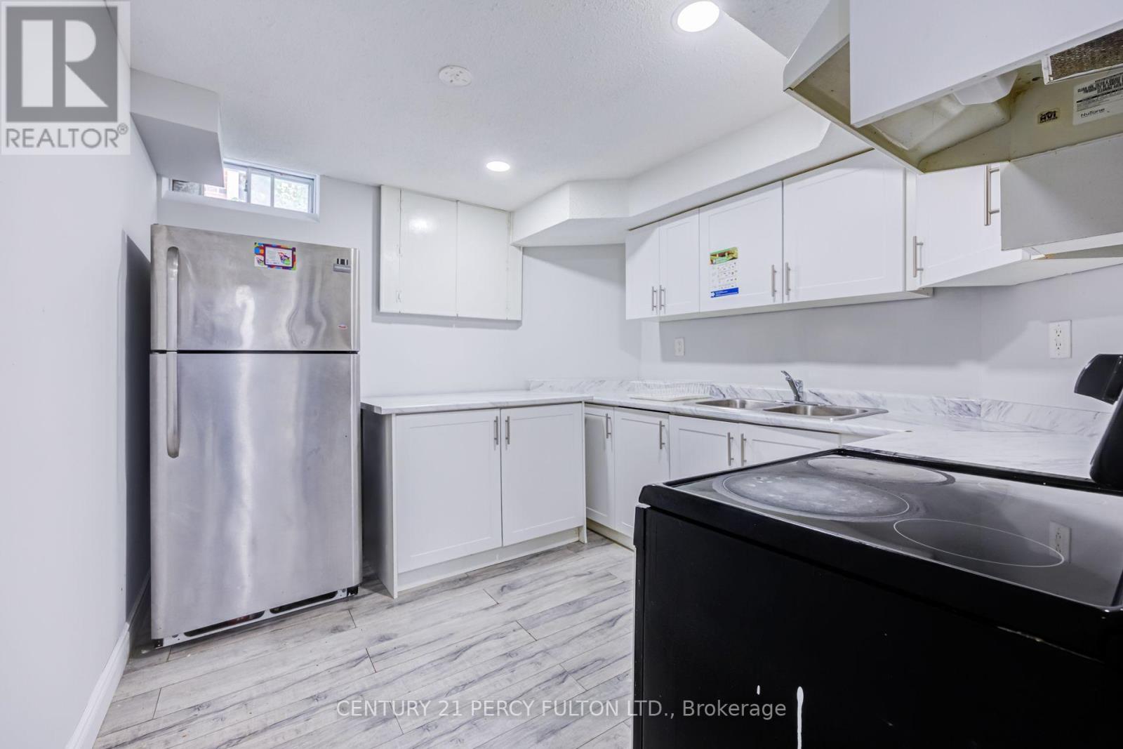 8 SAYOR DRIVE - 44