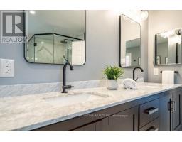 1117 Valleybrook Drive, Oakville, ON L6H4N1 Photo 13