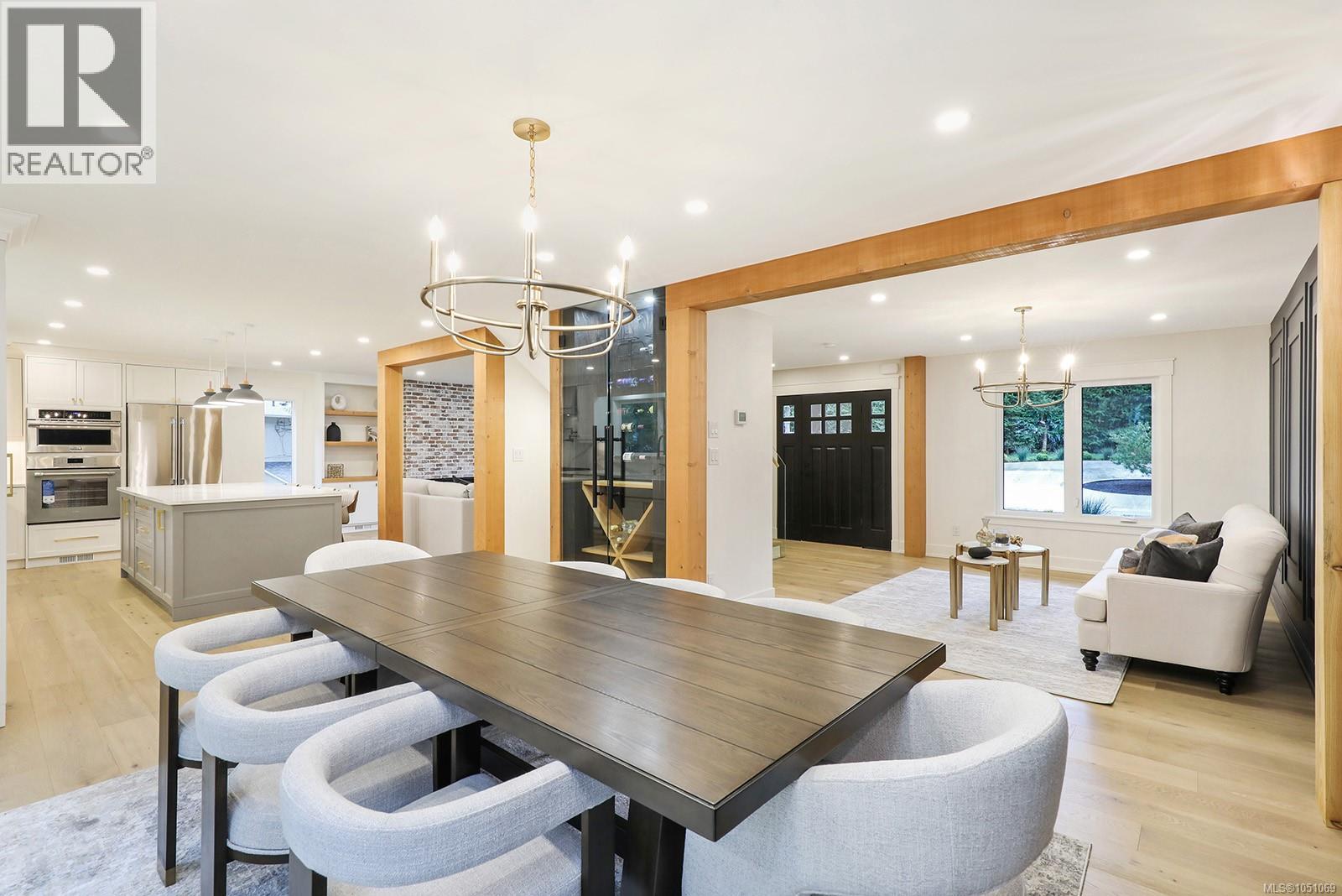 177 Sunningdale Rd E, Qualicum Beach