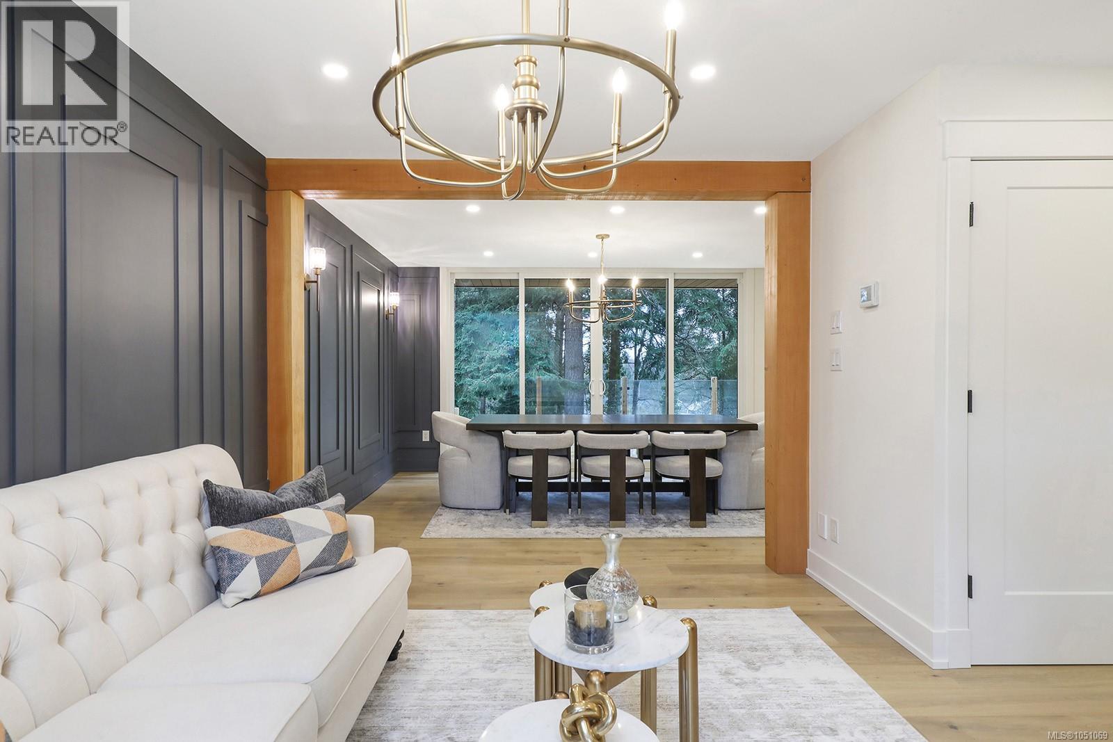 177 Sunningdale Rd E, Qualicum Beach