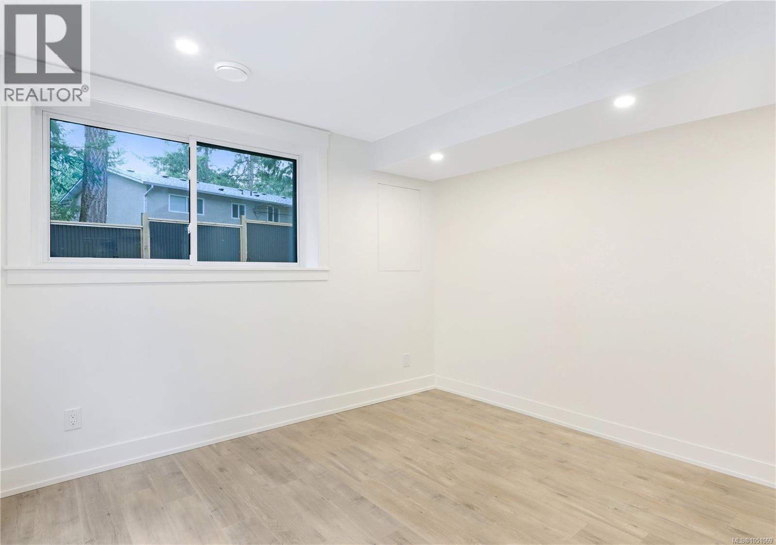 177 Sunningdale Rd E, Qualicum Beach