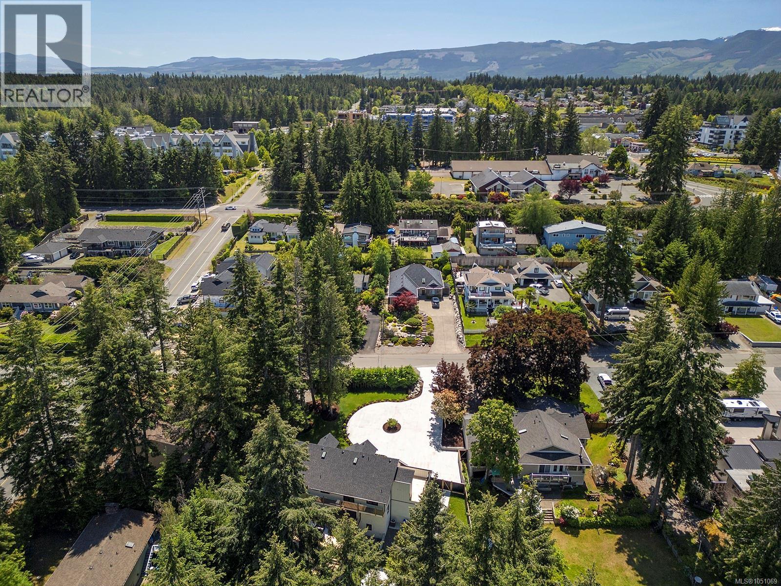 177 Sunningdale Rd E, Qualicum Beach