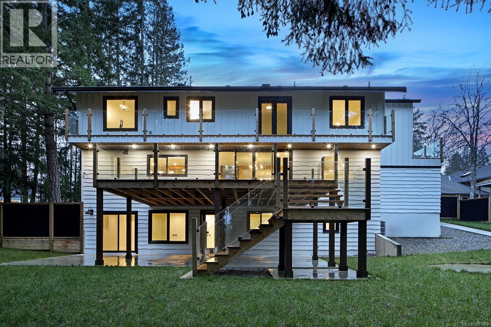 177 Sunningdale Rd E, Qualicum Beach