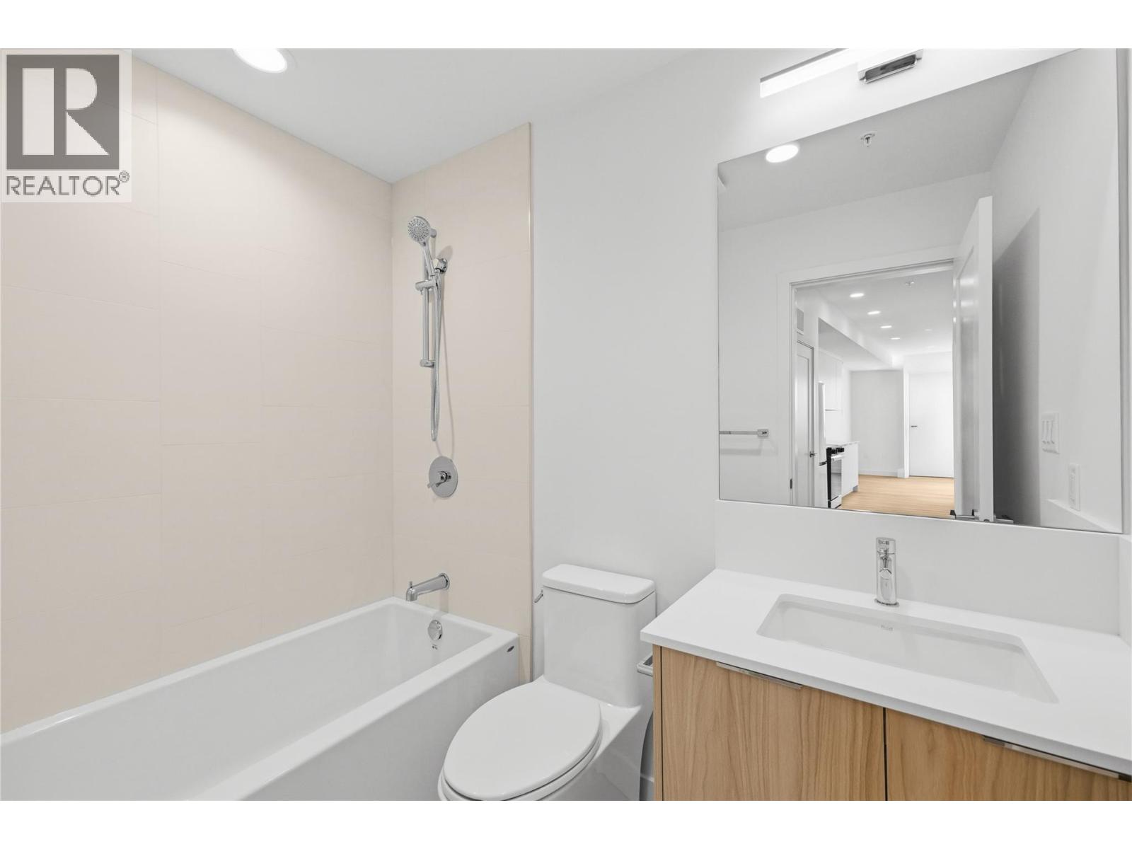 270 Riverside Drive Unit# 412, Penticton