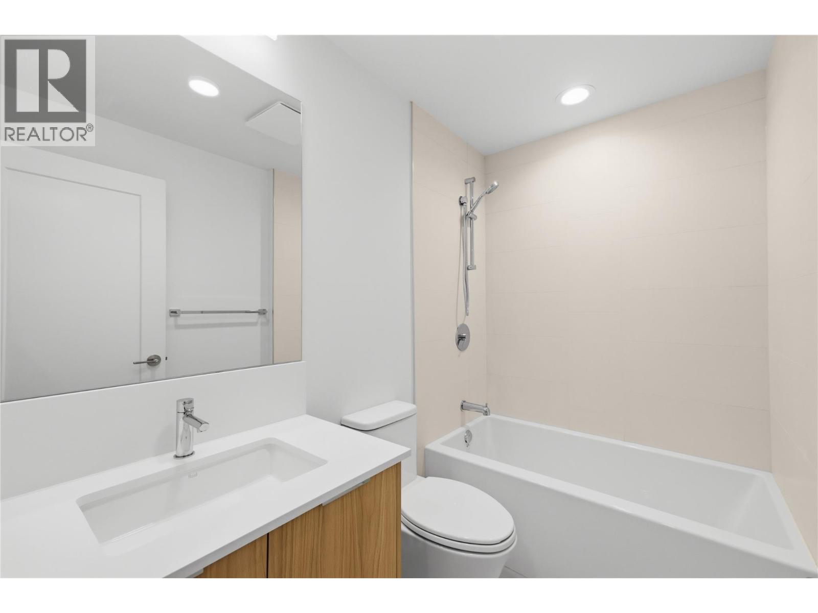 270 Riverside Drive Unit# 412, Penticton
