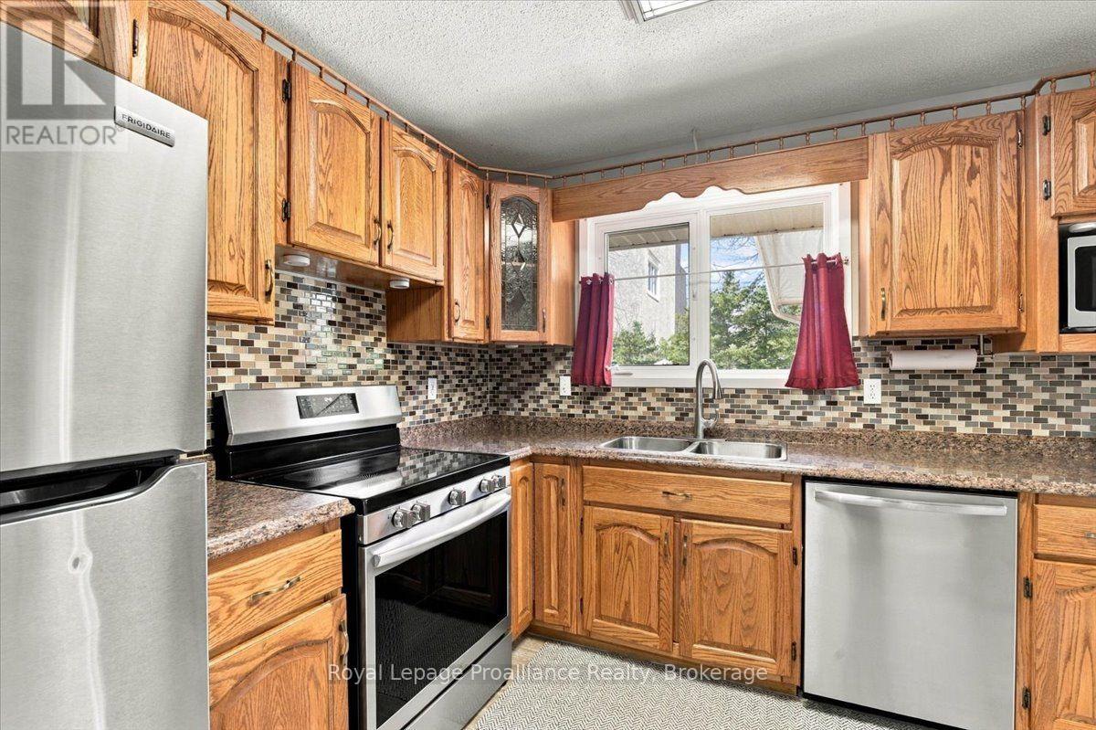 91 CHATTERTON VALLEY CRESCENT - 13