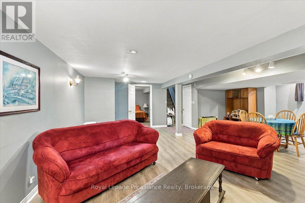 91 CHATTERTON VALLEY CRESCENT - 28