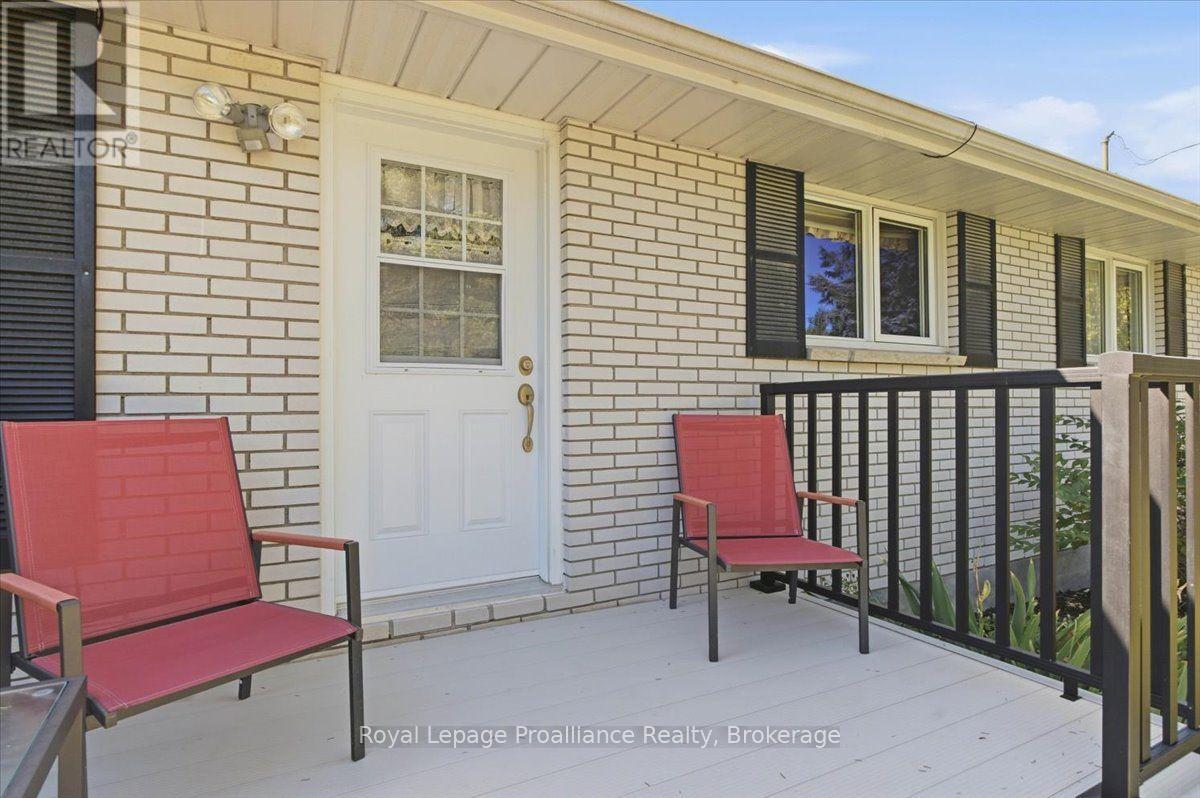91 CHATTERTON VALLEY CRESCENT - 6