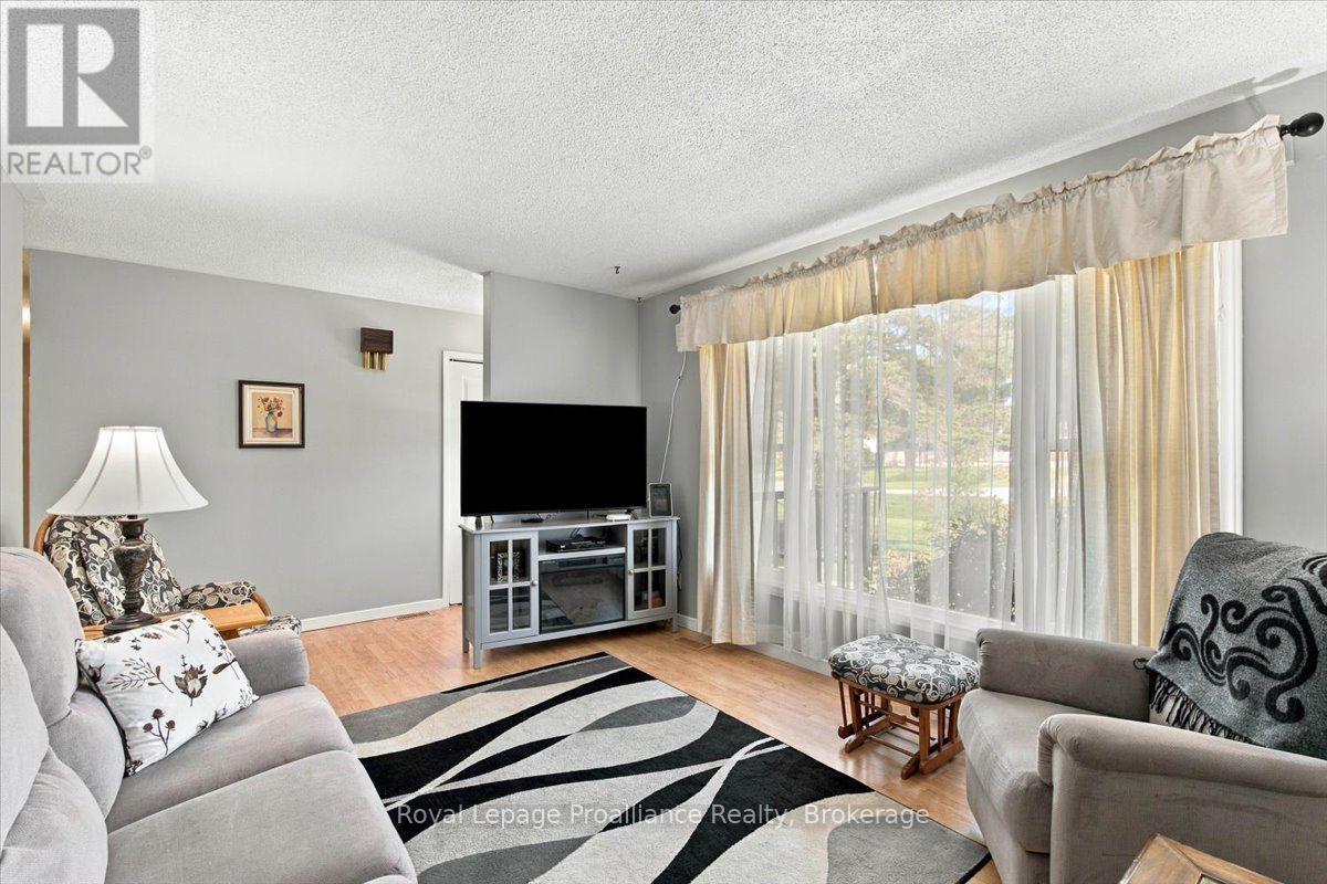91 CHATTERTON VALLEY CRESCENT - 9