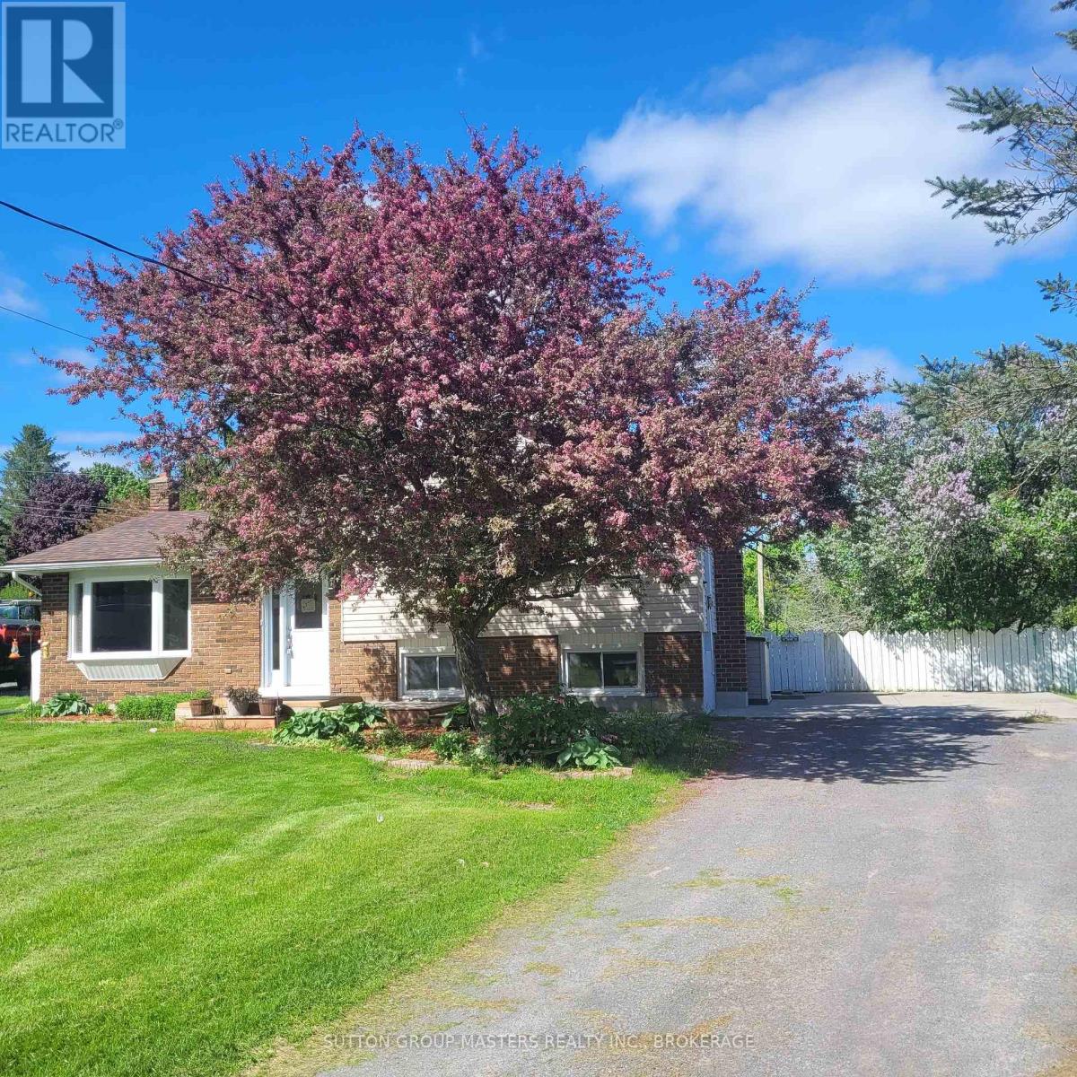 21 MCDONALD CRESCENT - 47