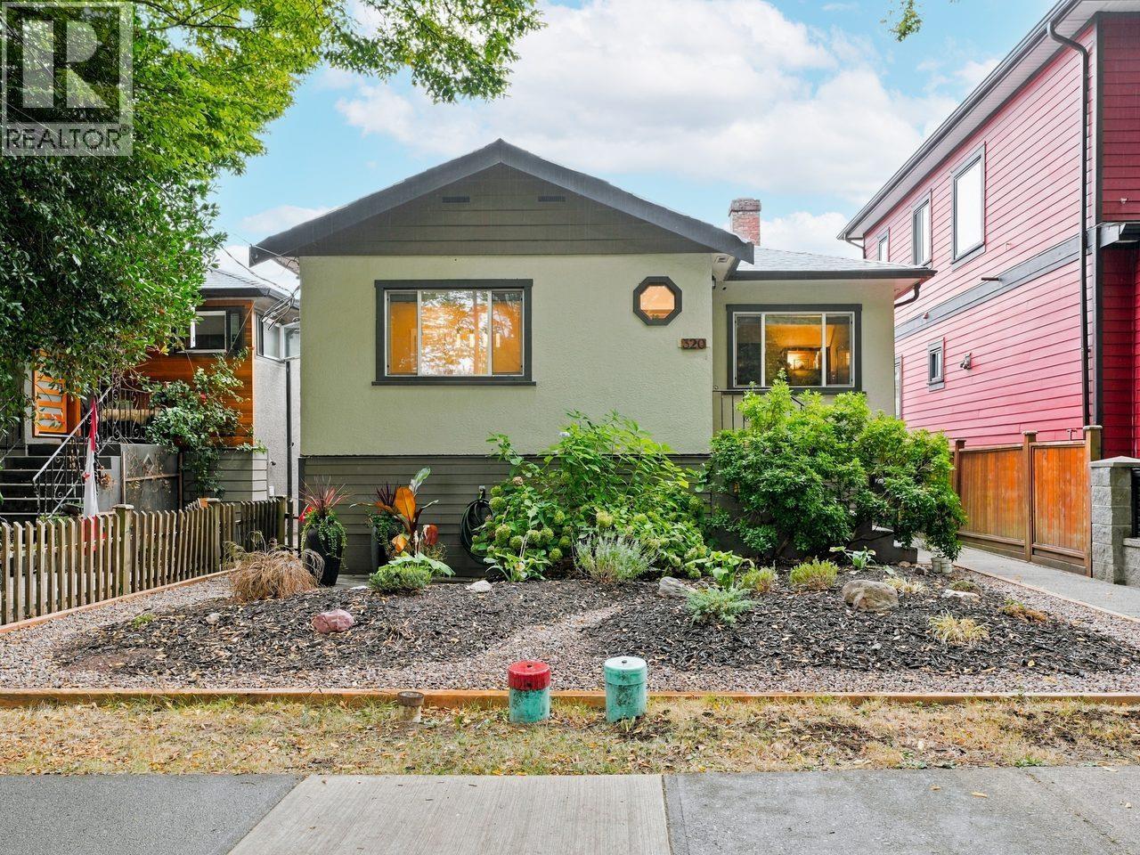 320 E 32ND AVENUE