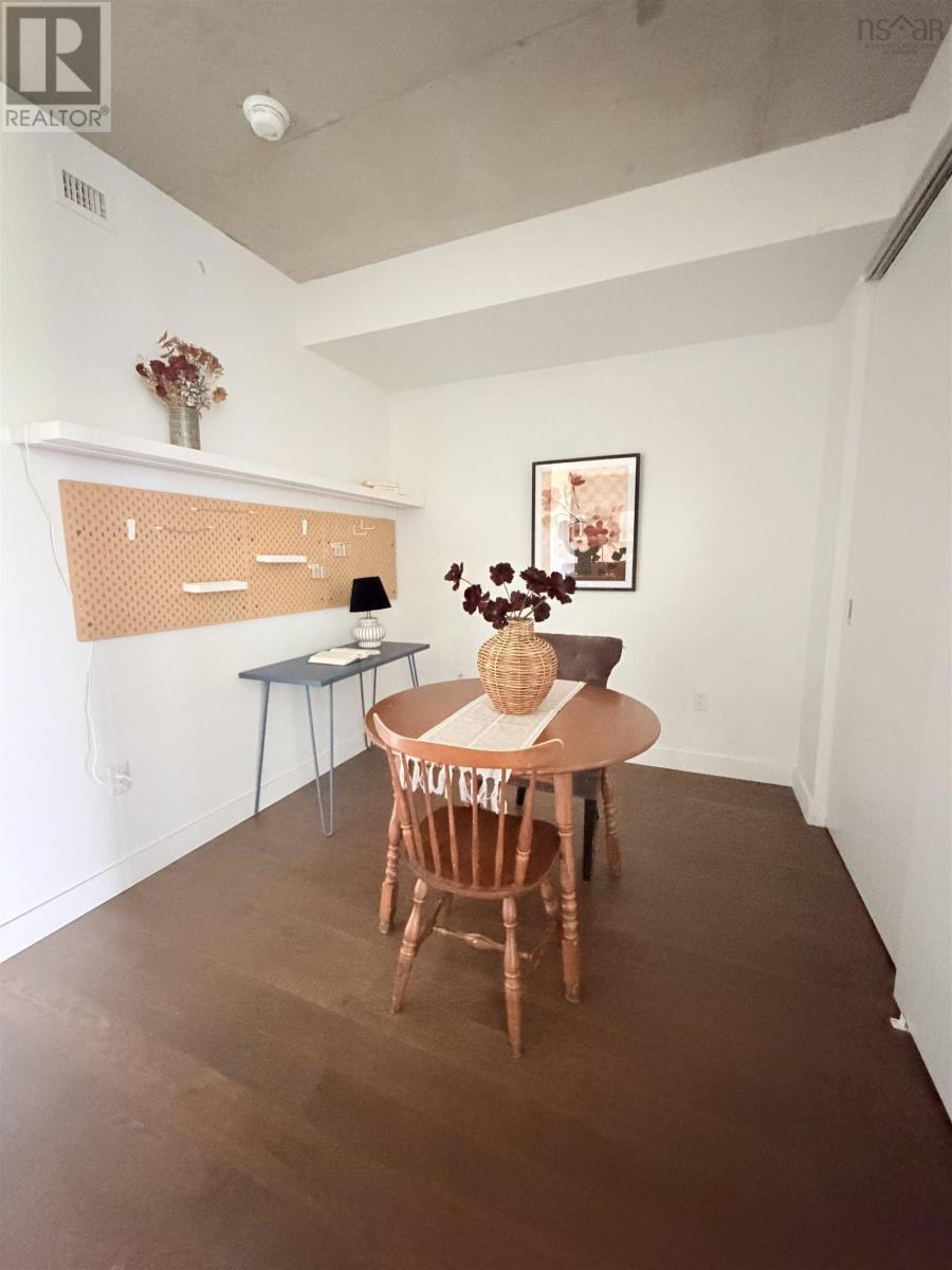 #401 1048 Wellington Street - 11