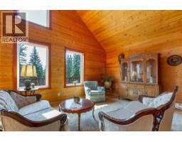 Living room - 27 Pine Road, Cherryville, BC V0E2G3 Photo 13