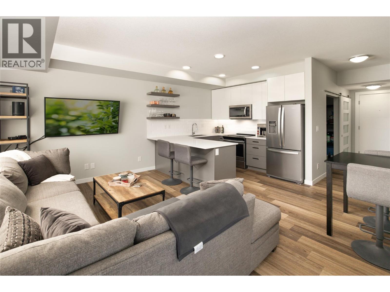 #402 722 Valley Road - 3