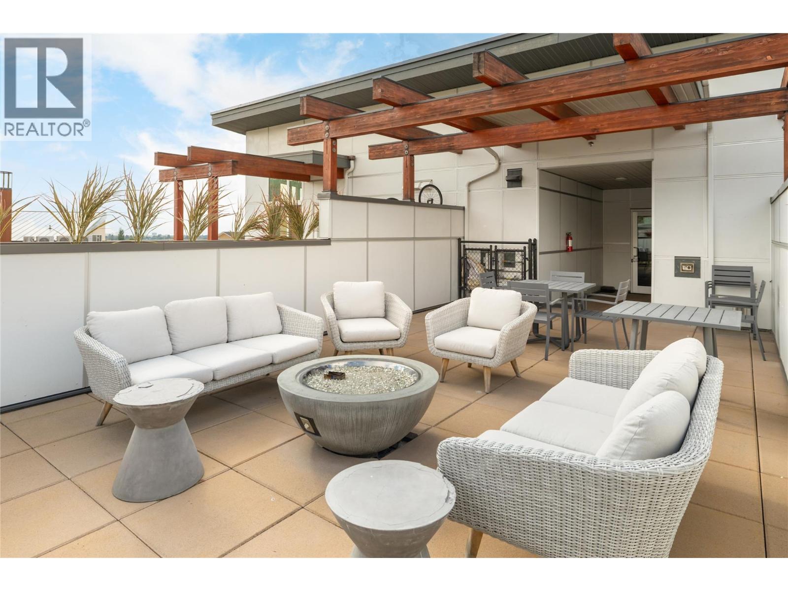 #402 722 Valley Road - 22