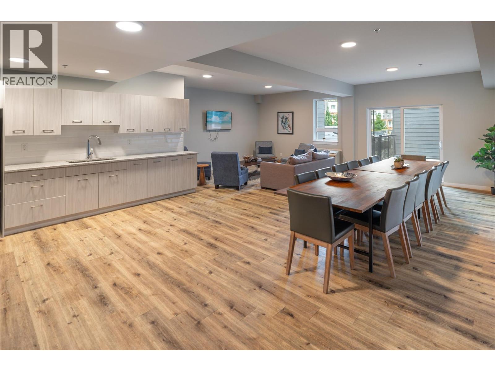 #402 722 Valley Road - 24