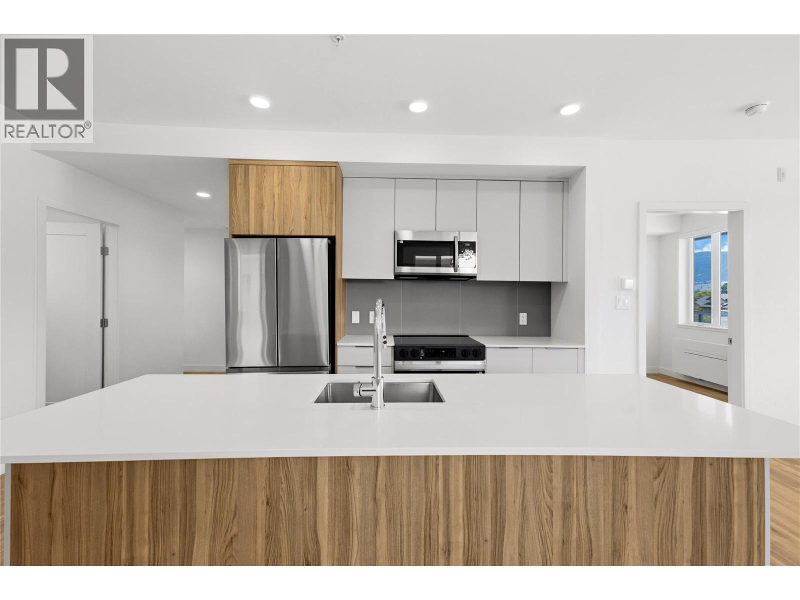 #415 270 Riverside Drive - 7