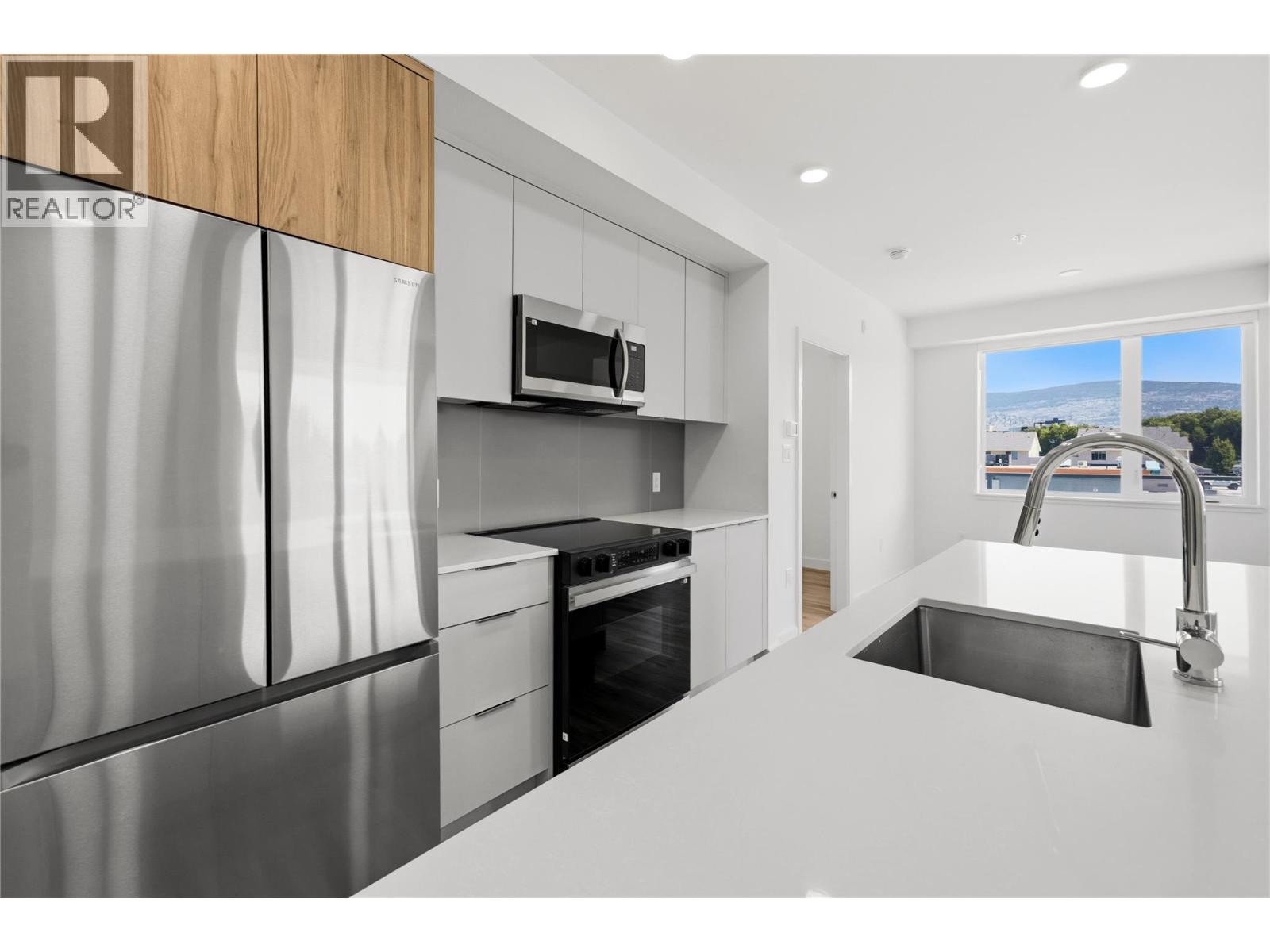 #415 270 Riverside Drive - 8