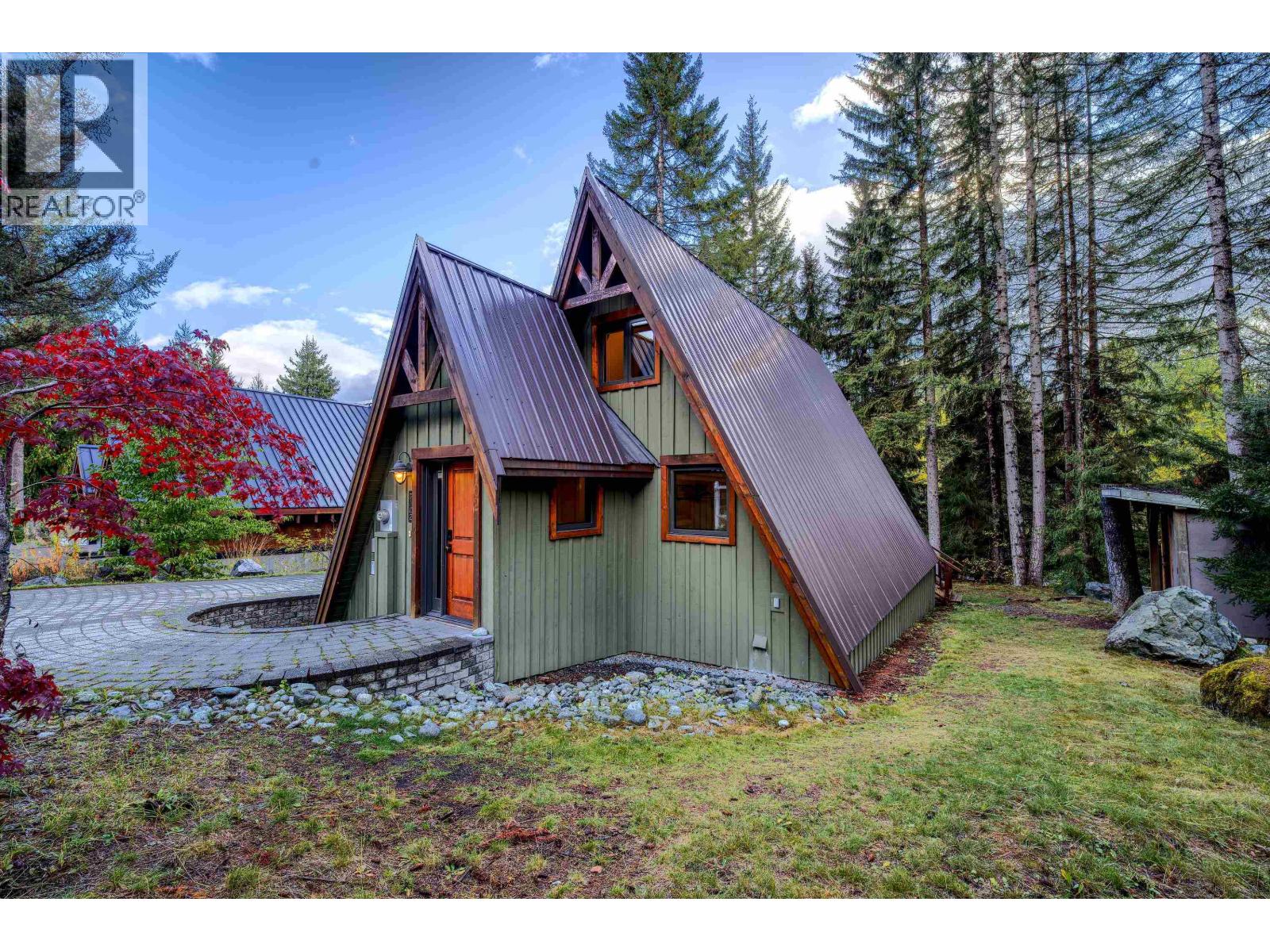 7102 NESTERS Road, Whistler, British Columbia, V8E0E2, Whistler, British Columbia — photo 4 of 5
