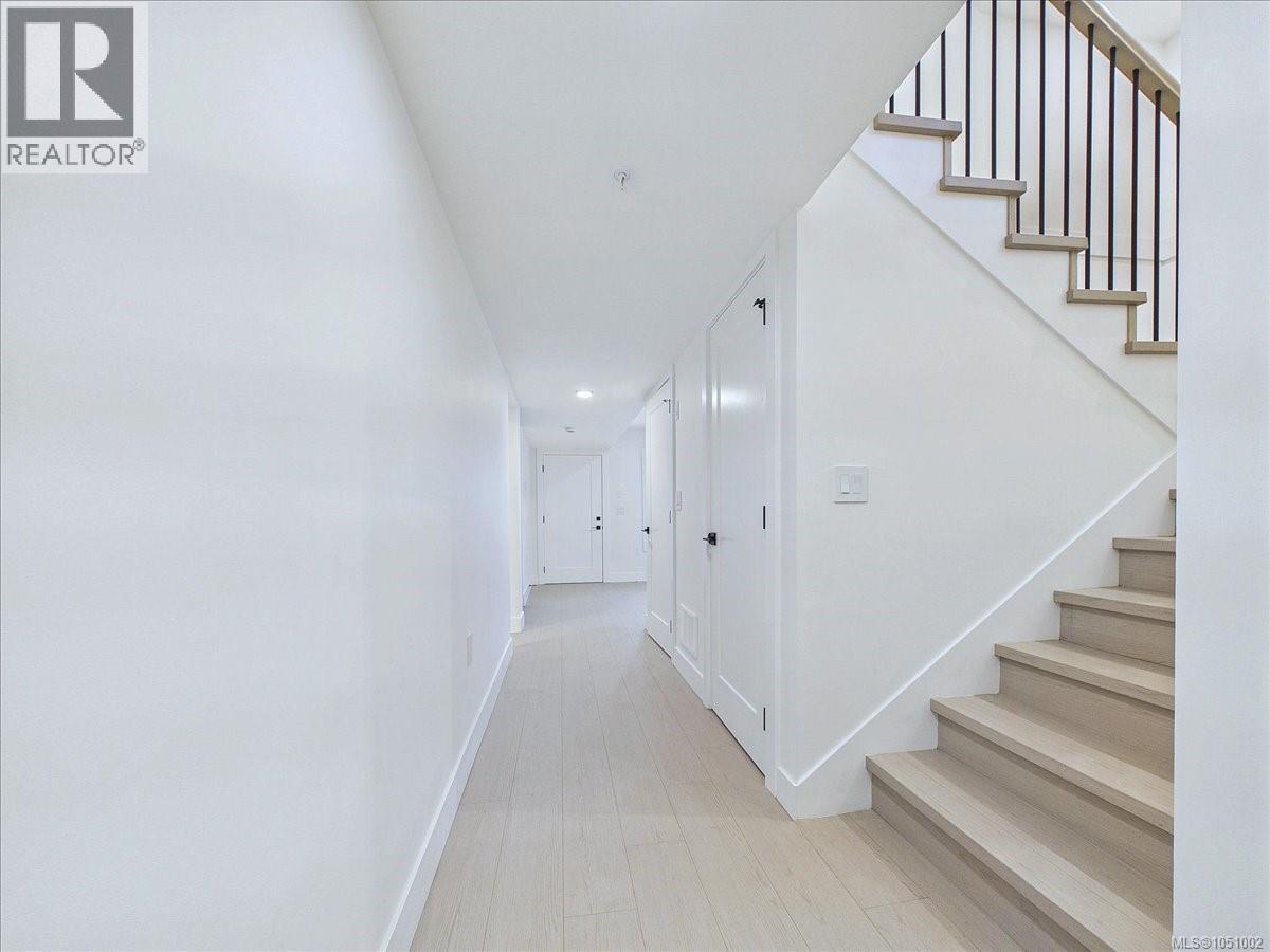 2111 Kingbird Dr - Image 39