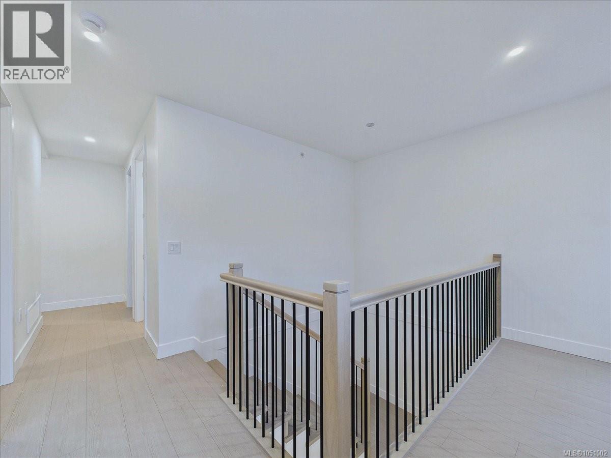 2111 Kingbird Dr - 33
