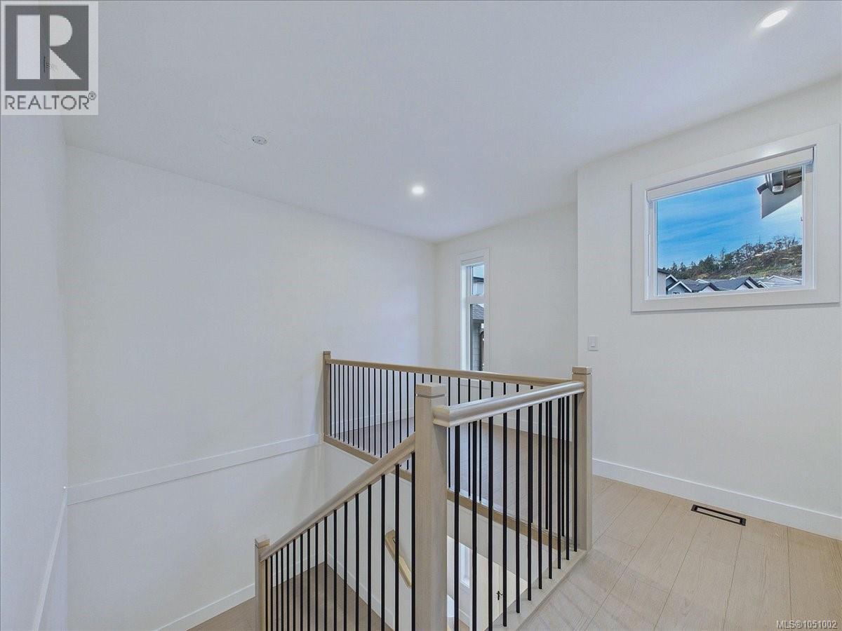 2111 Kingbird Dr - Image 32