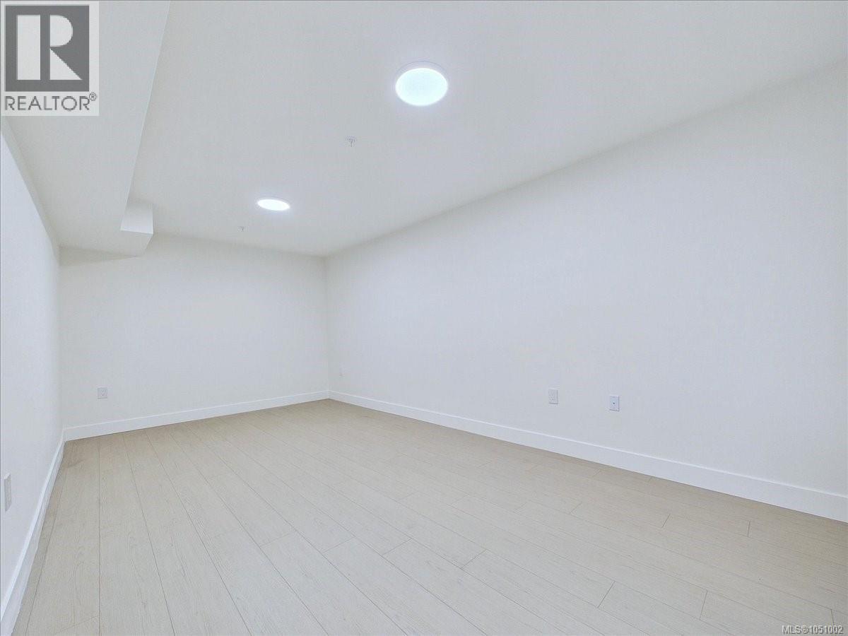 2111 Kingbird Dr - Image 43