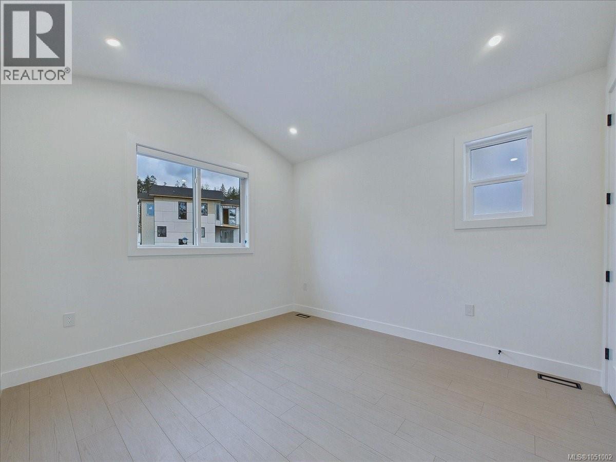 2111 Kingbird Dr - Image 35