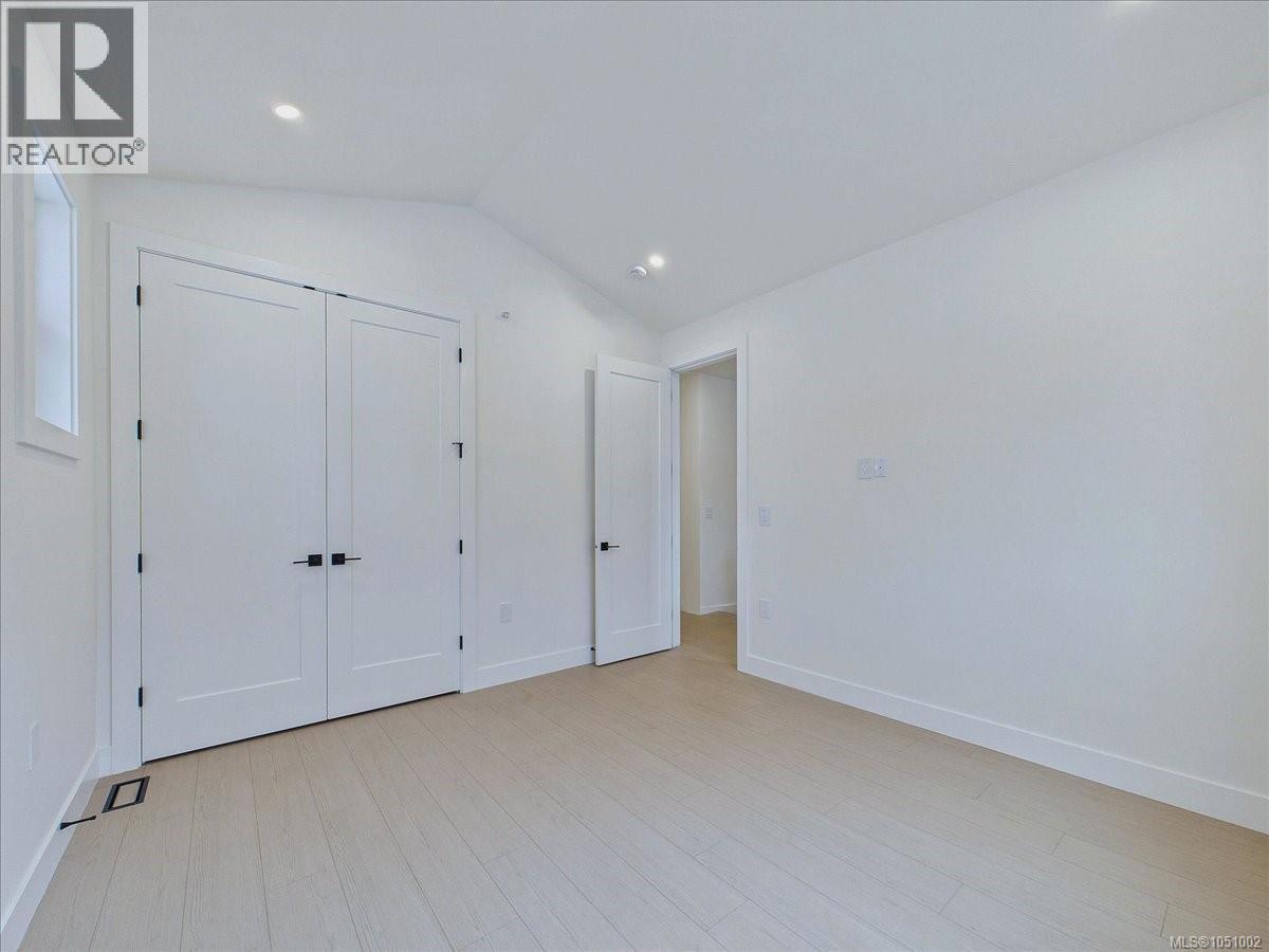 2111 Kingbird Dr - 36