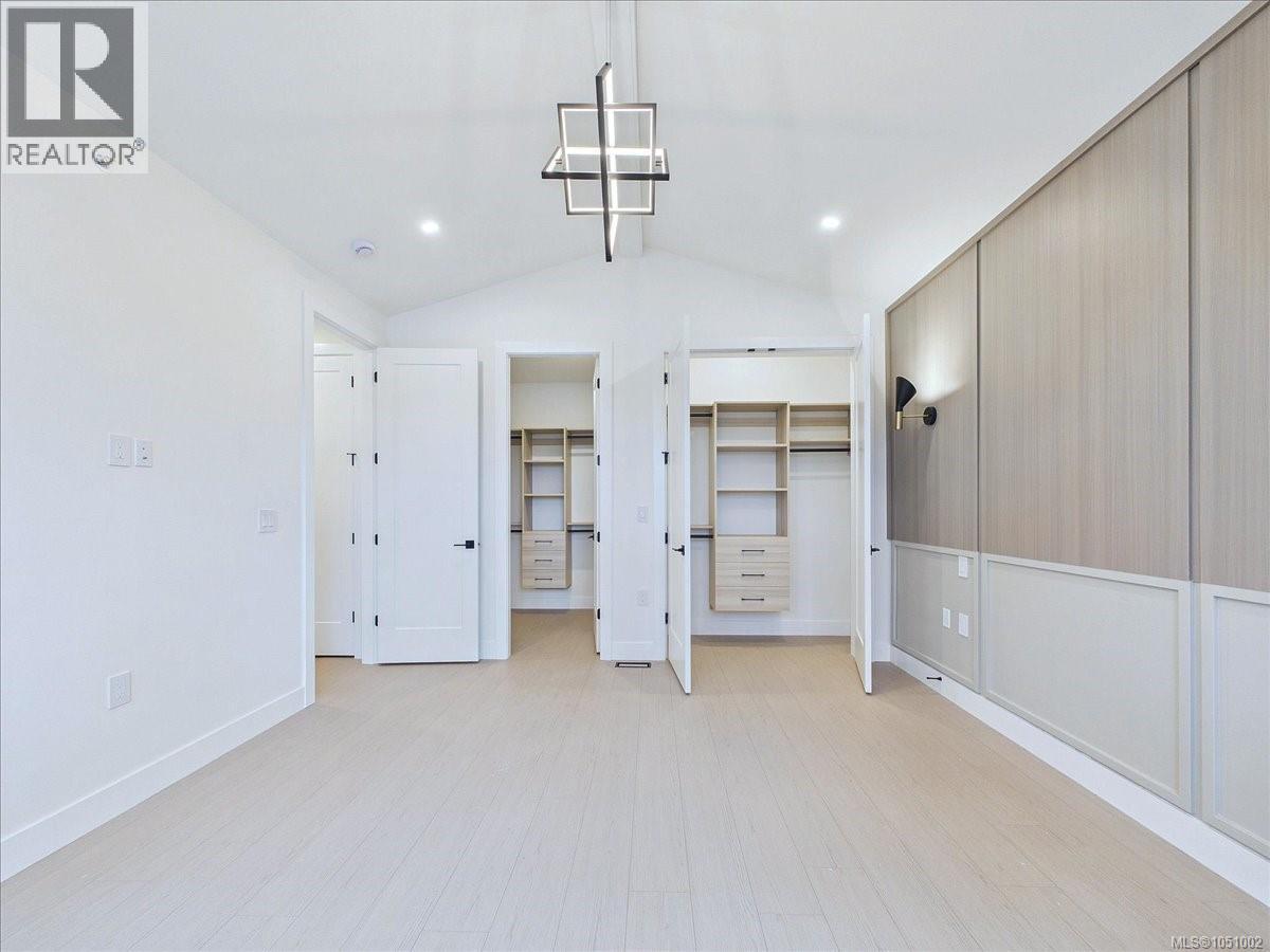 2111 Kingbird Dr - 22