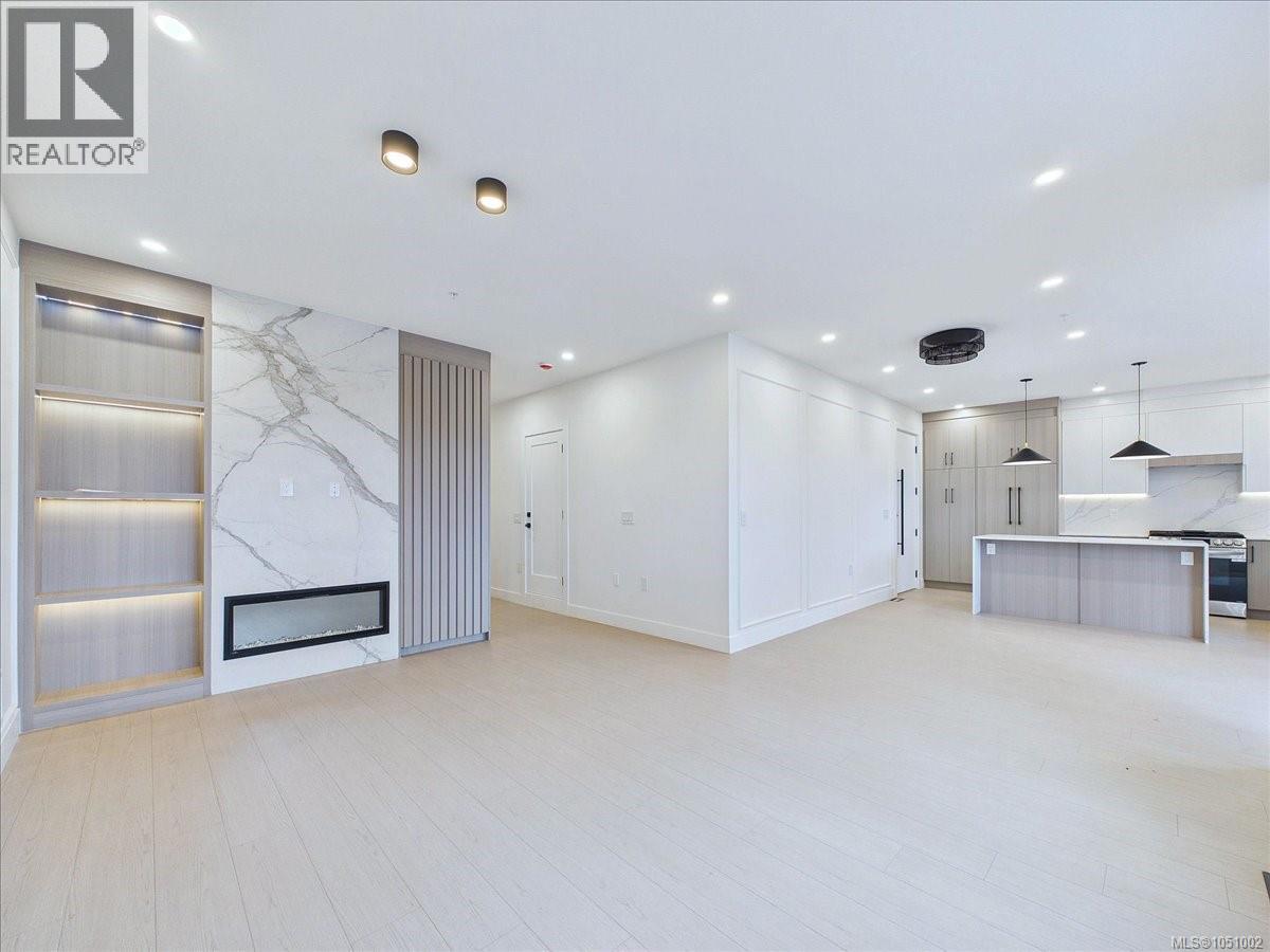 2111 Kingbird Dr - 8