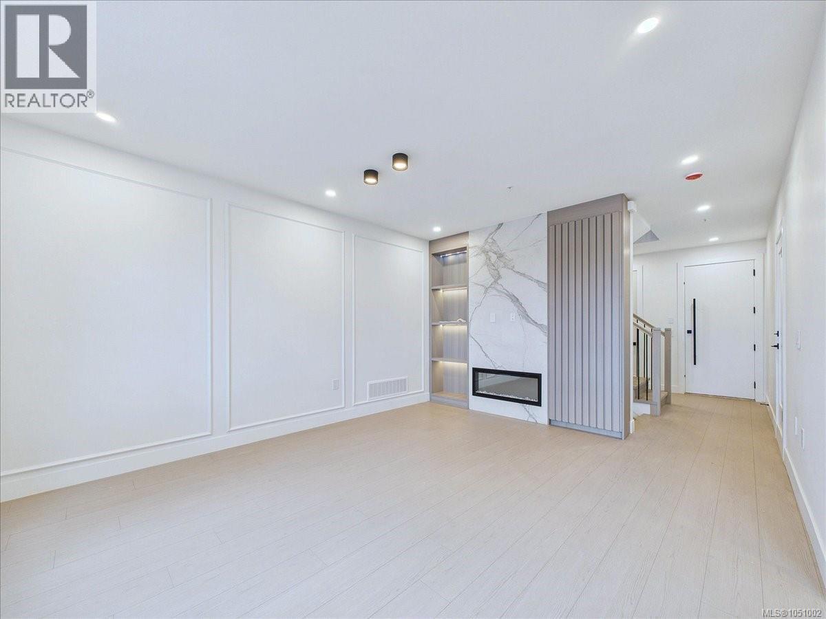 2111 Kingbird Dr - 10