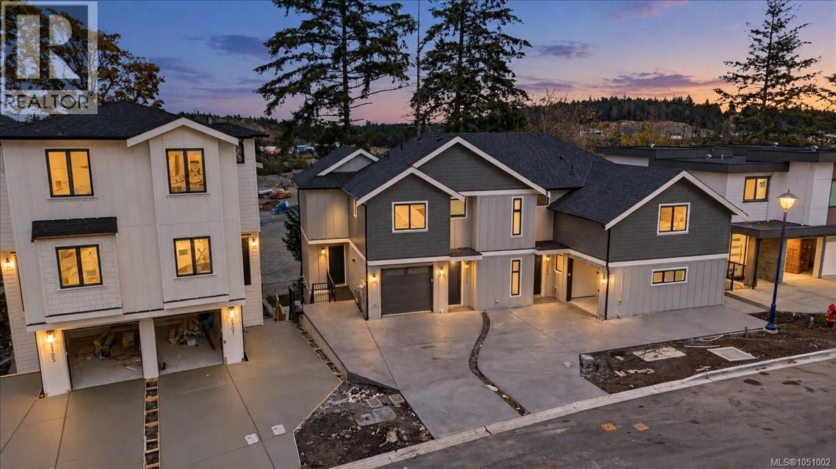 2111 Kingbird Dr - 2
