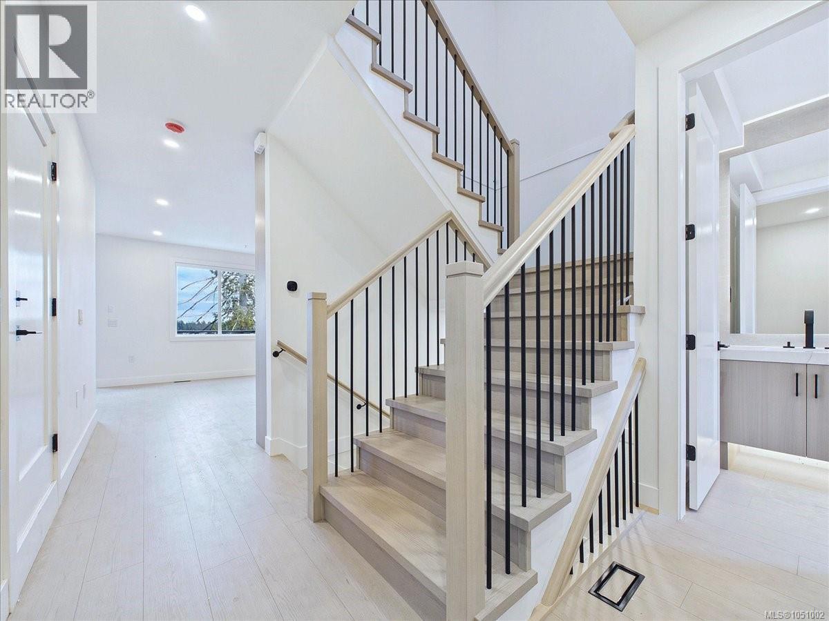 2111 Kingbird Dr - 7