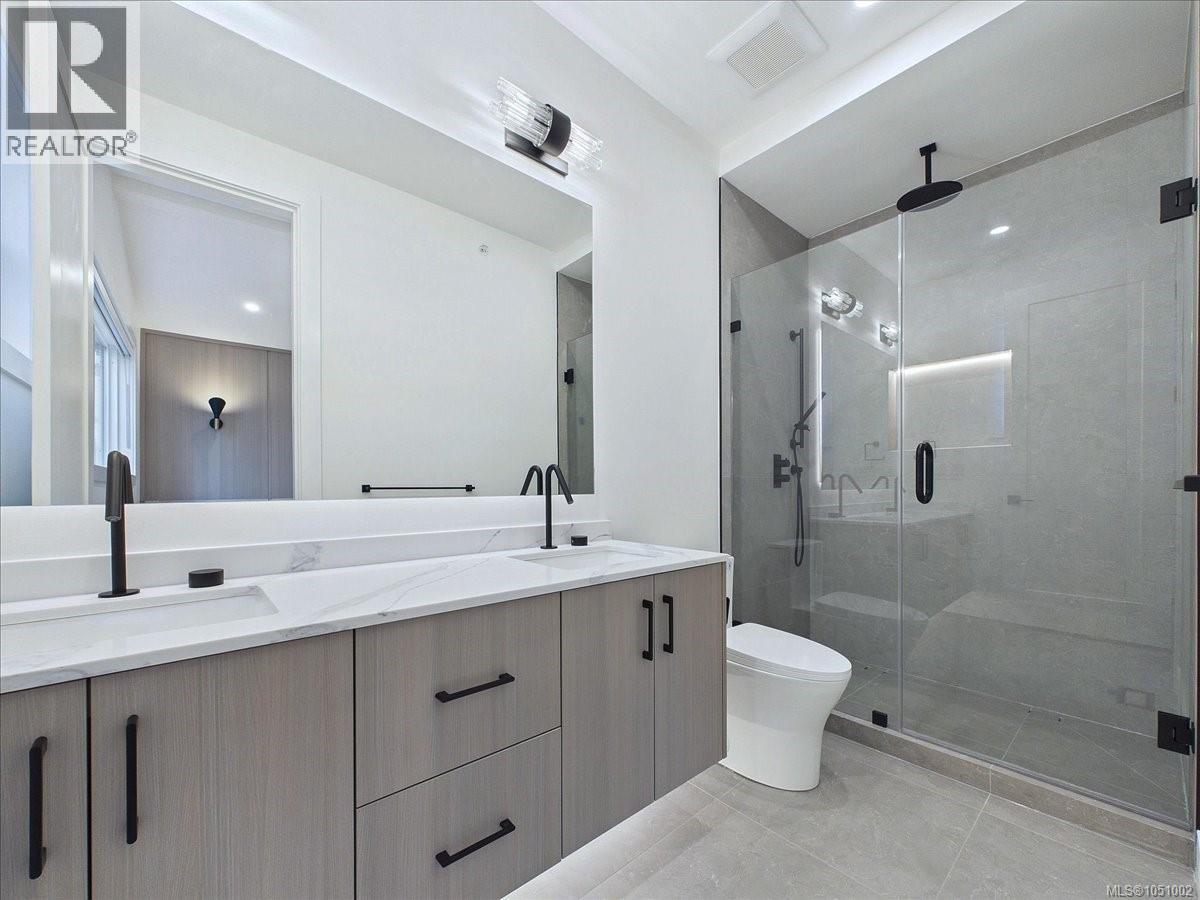 2111 Kingbird Dr - Image 24