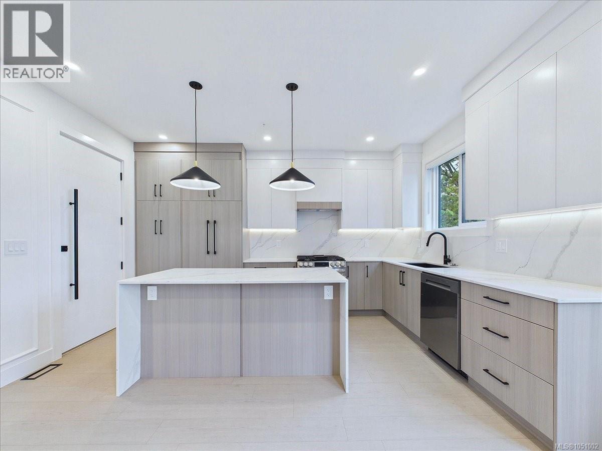 2111 Kingbird Dr - 13