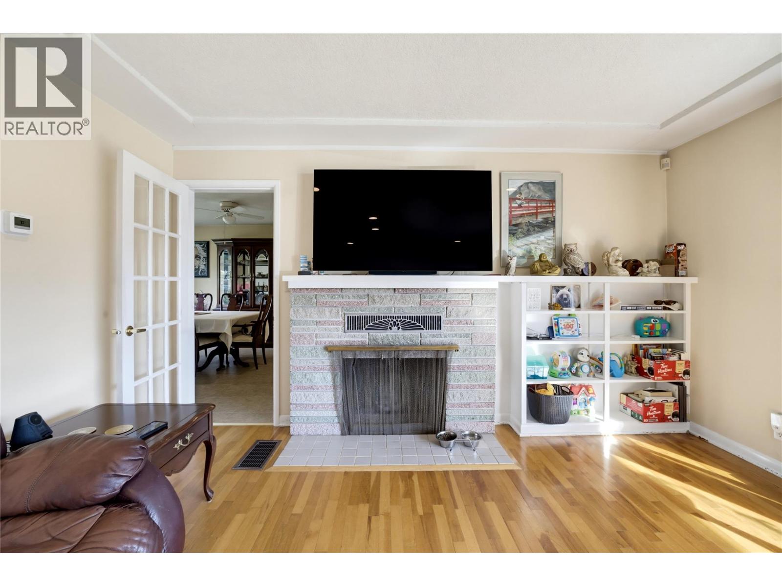1230 Shuswap Avenue - 16