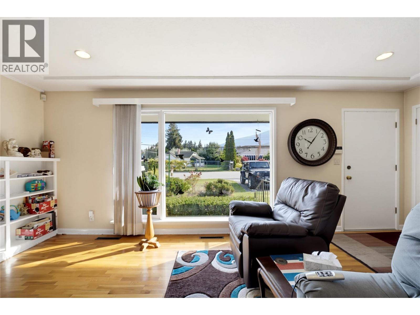 1230 Shuswap Avenue - 17