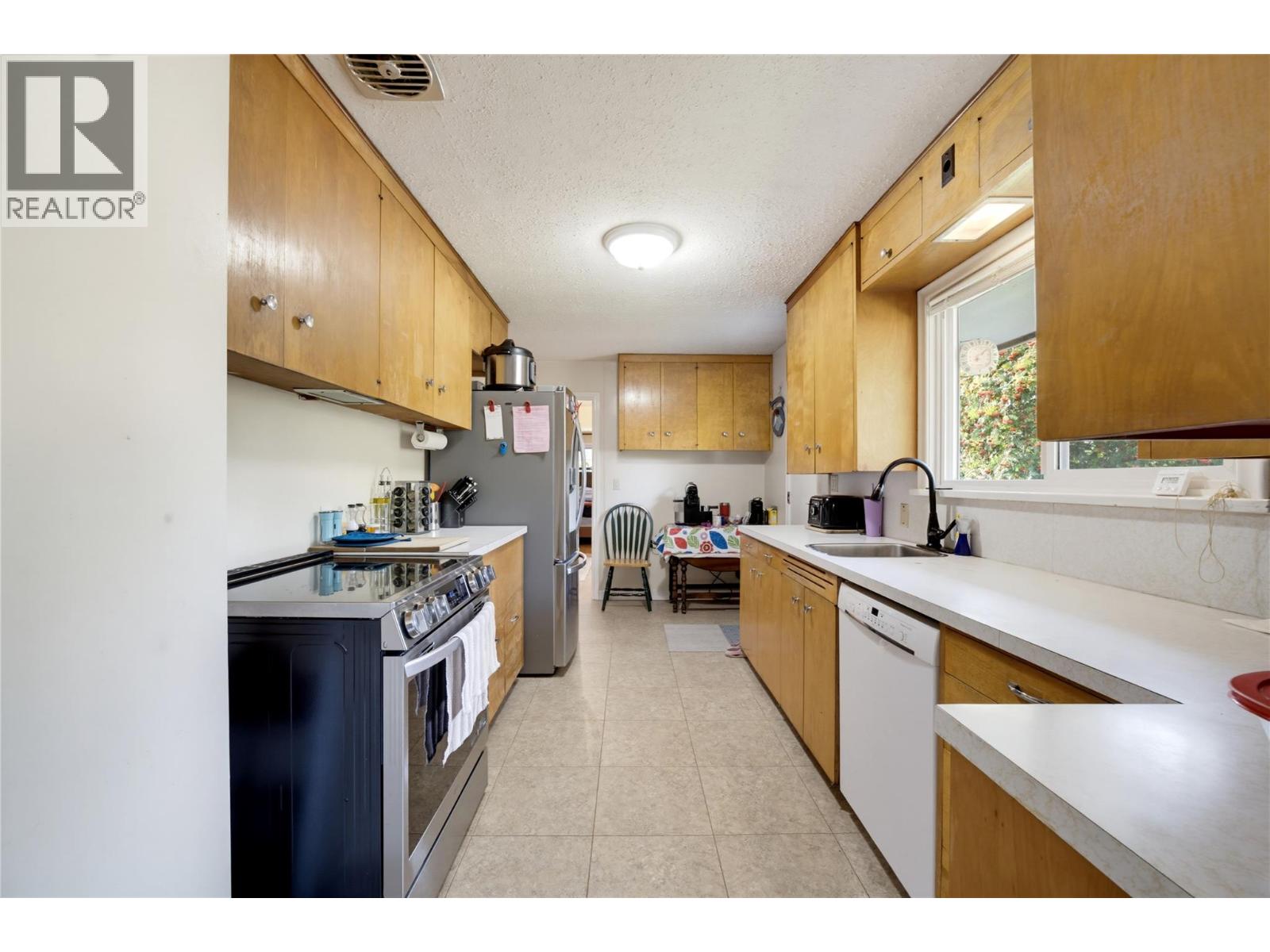 1230 Shuswap Avenue - 22