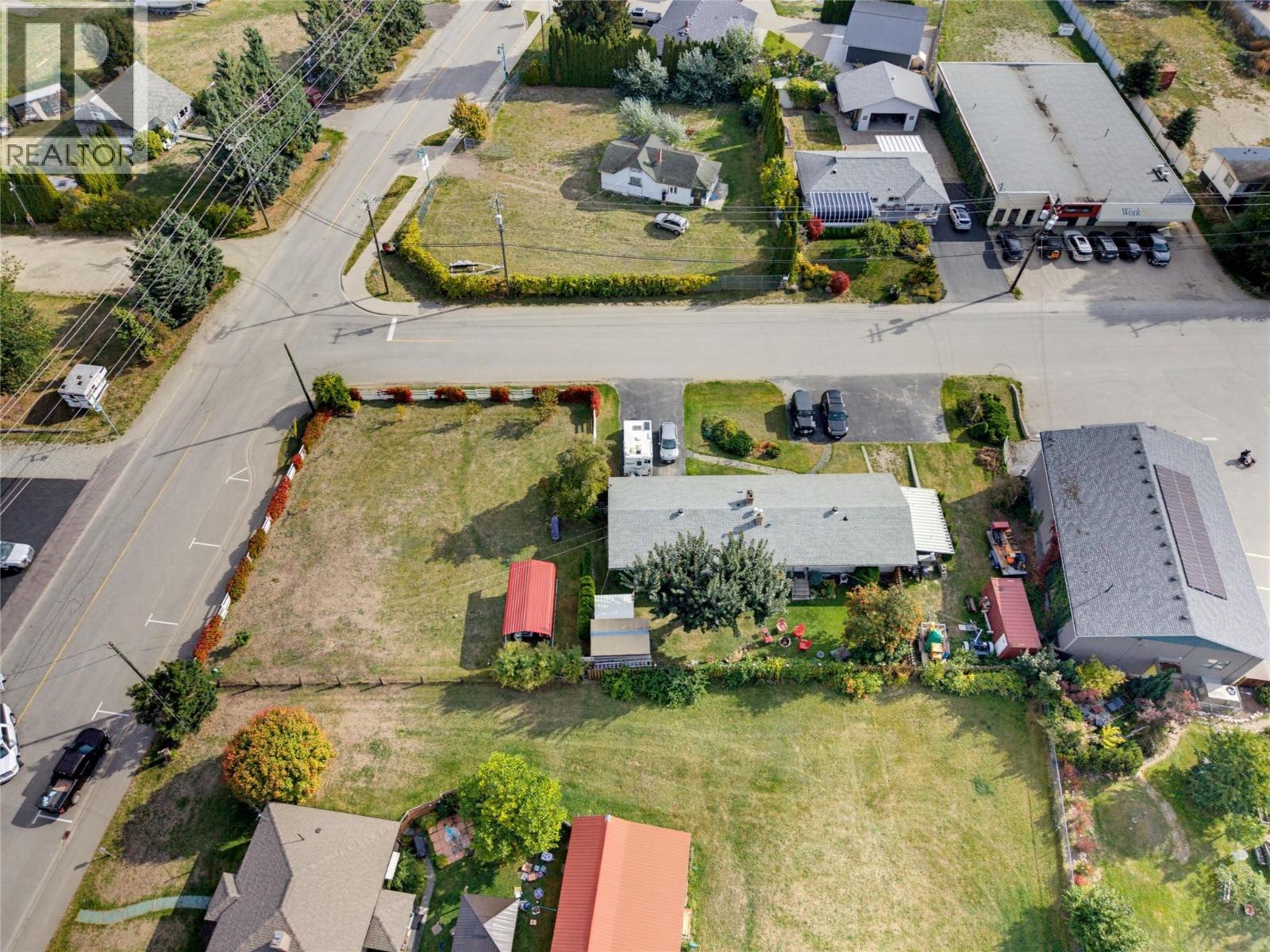 1230 Shuswap Avenue - 3