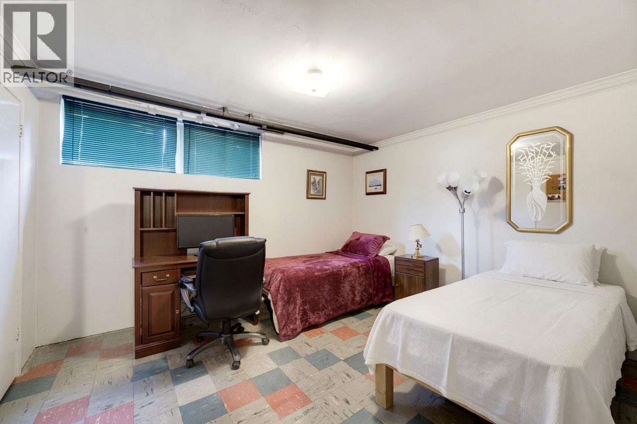 1230 Shuswap Avenue - 31