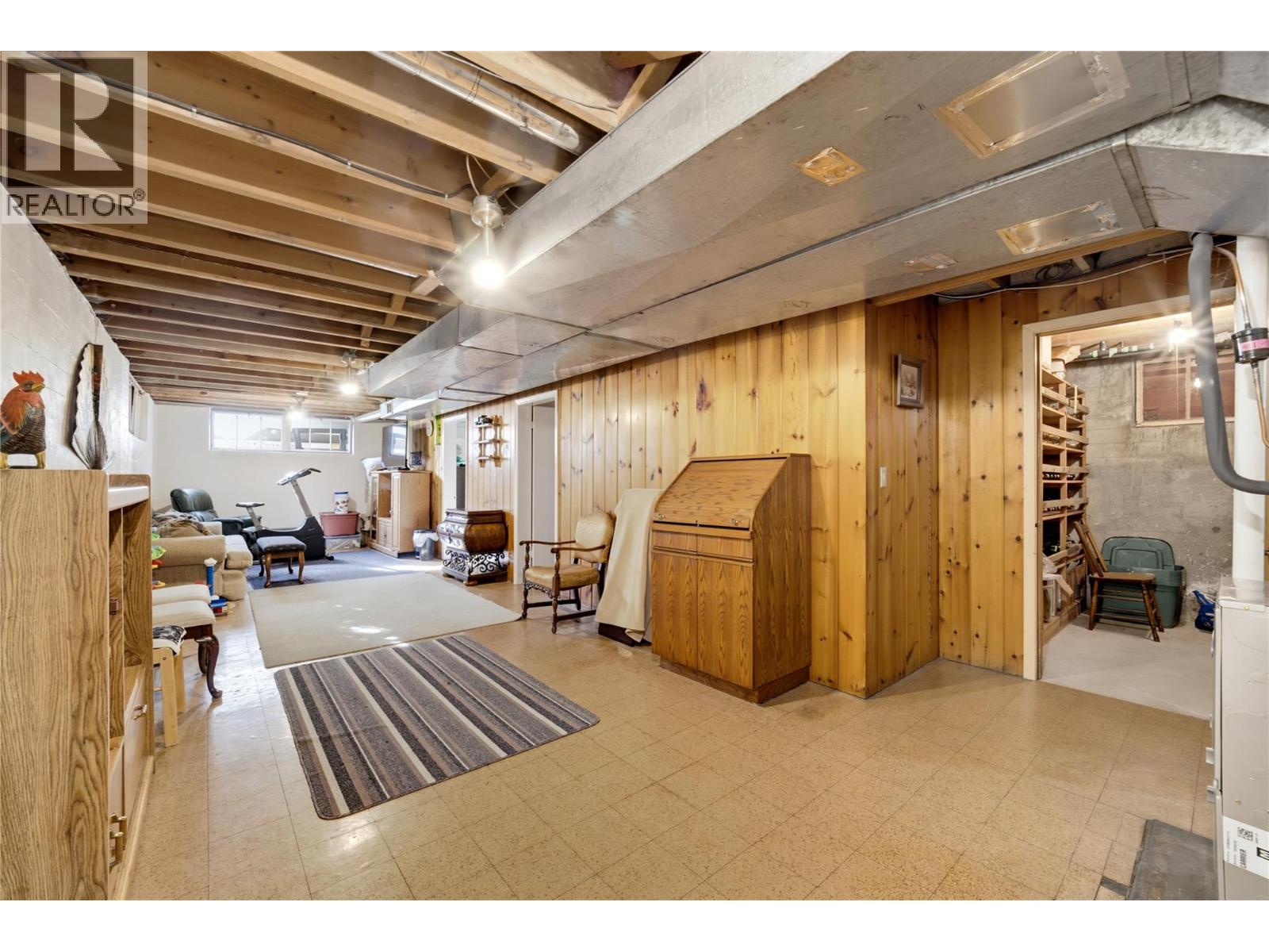 1230 Shuswap Avenue - 34