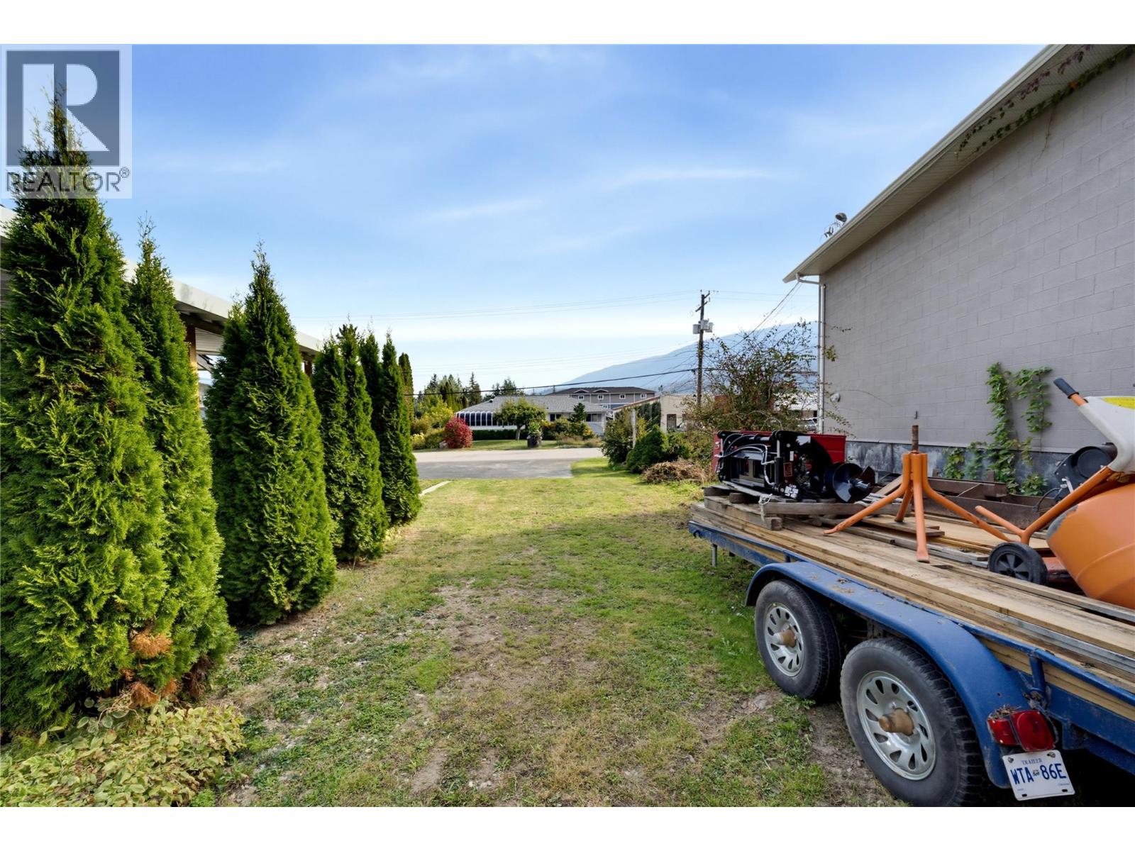 1230 Shuswap Avenue - 39