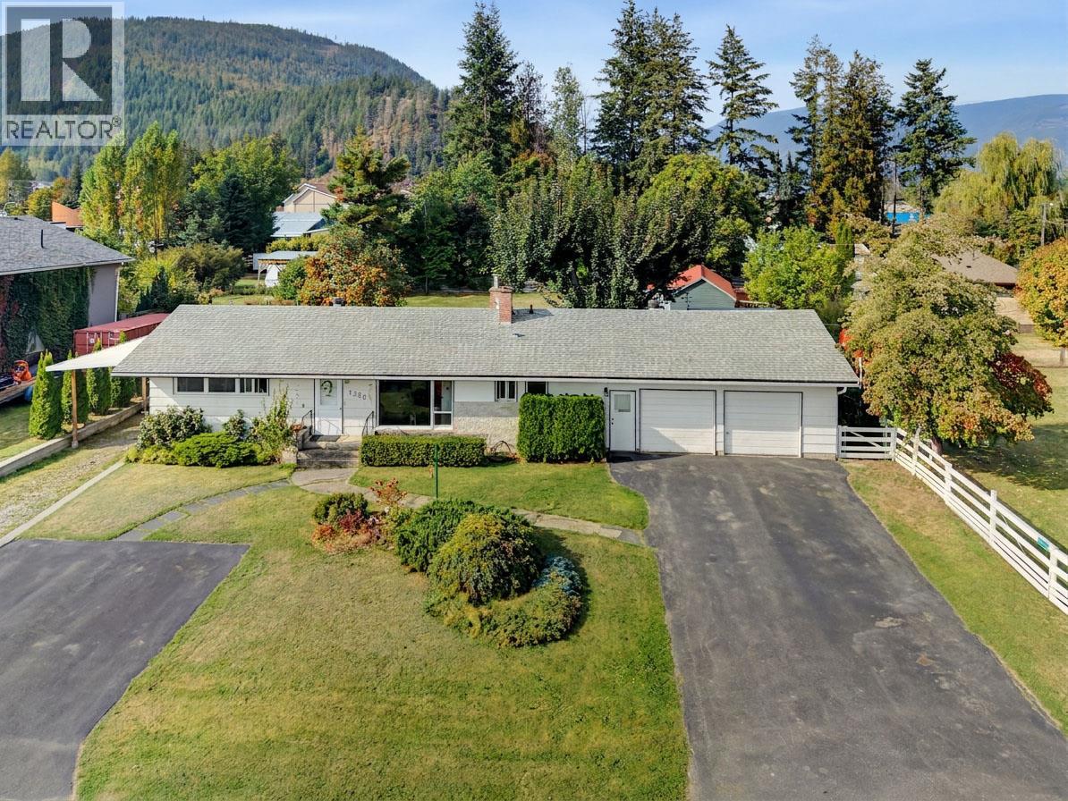 1230 Shuswap Avenue - 4