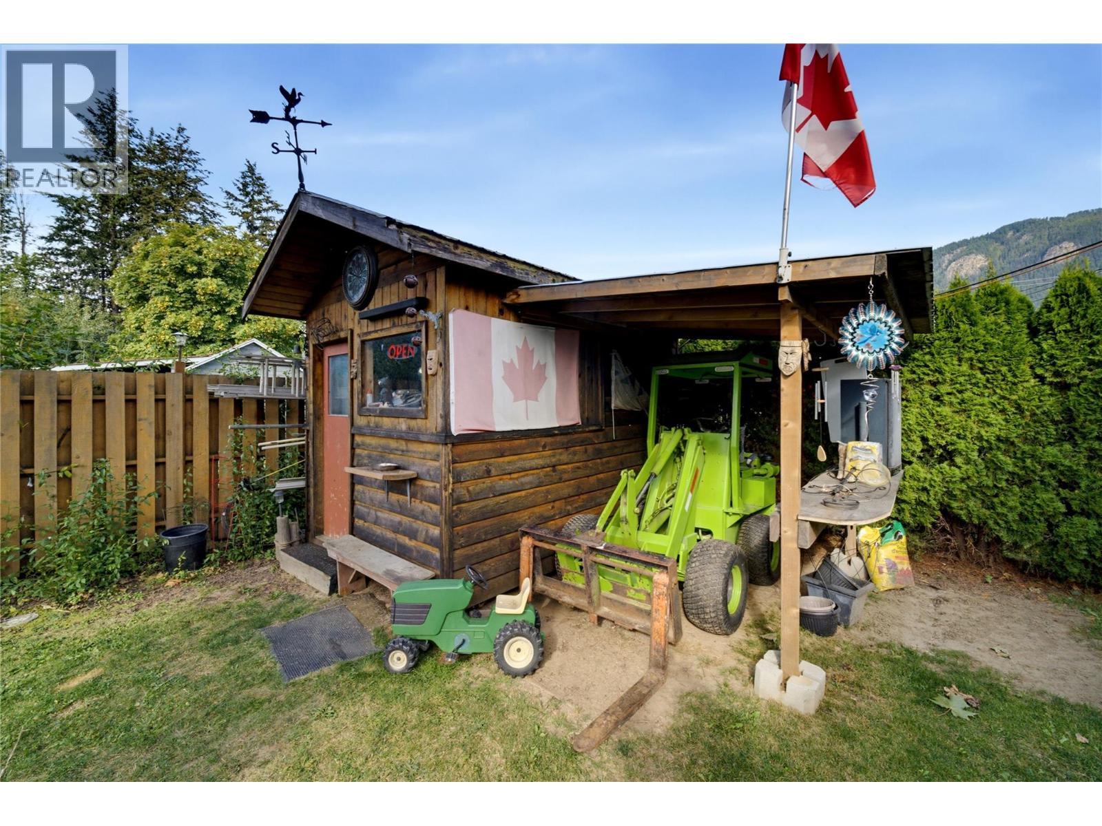 1230 Shuswap Avenue - Image 41