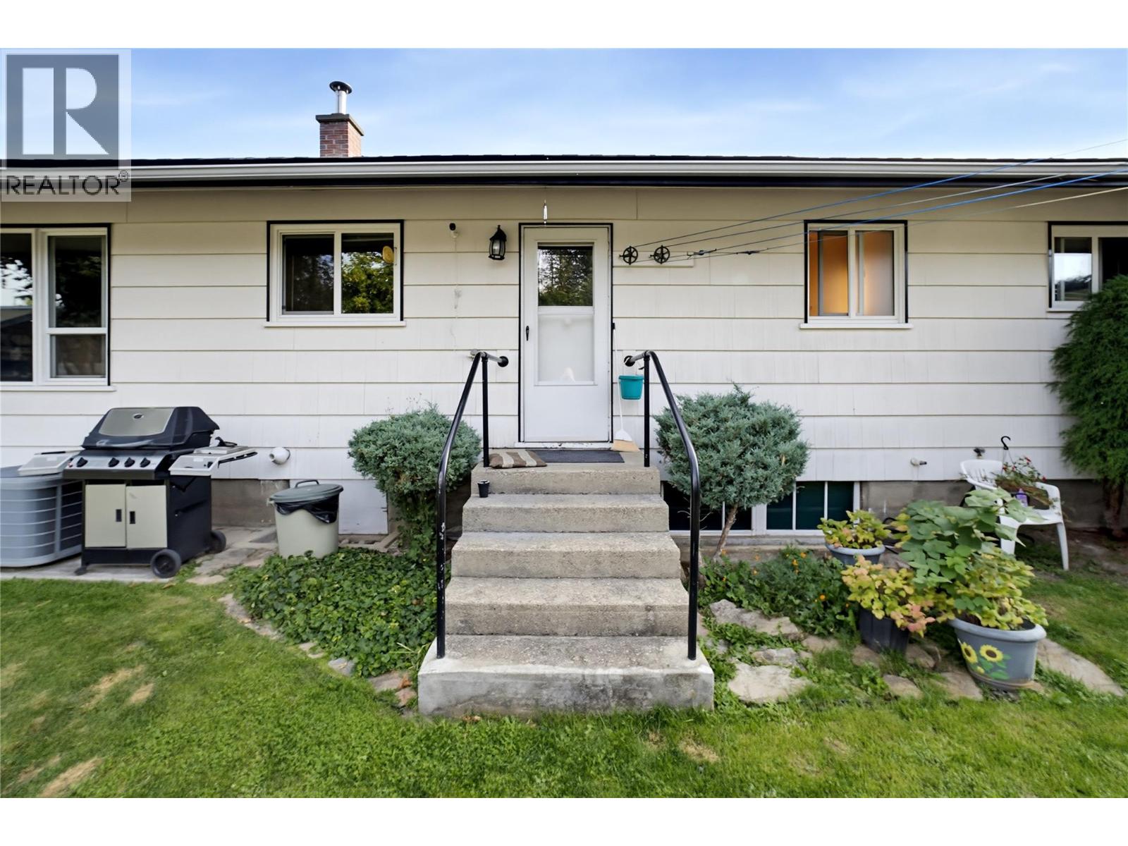 1230 Shuswap Avenue - 42