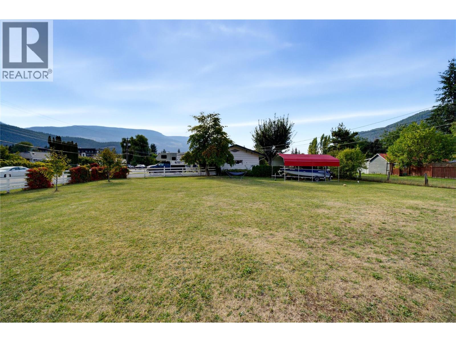 1230 Shuswap Avenue - 44