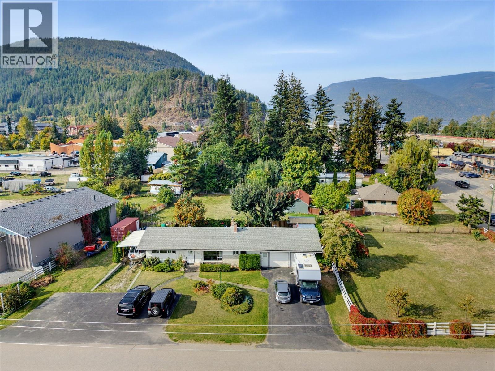 1230 Shuswap Avenue - 46