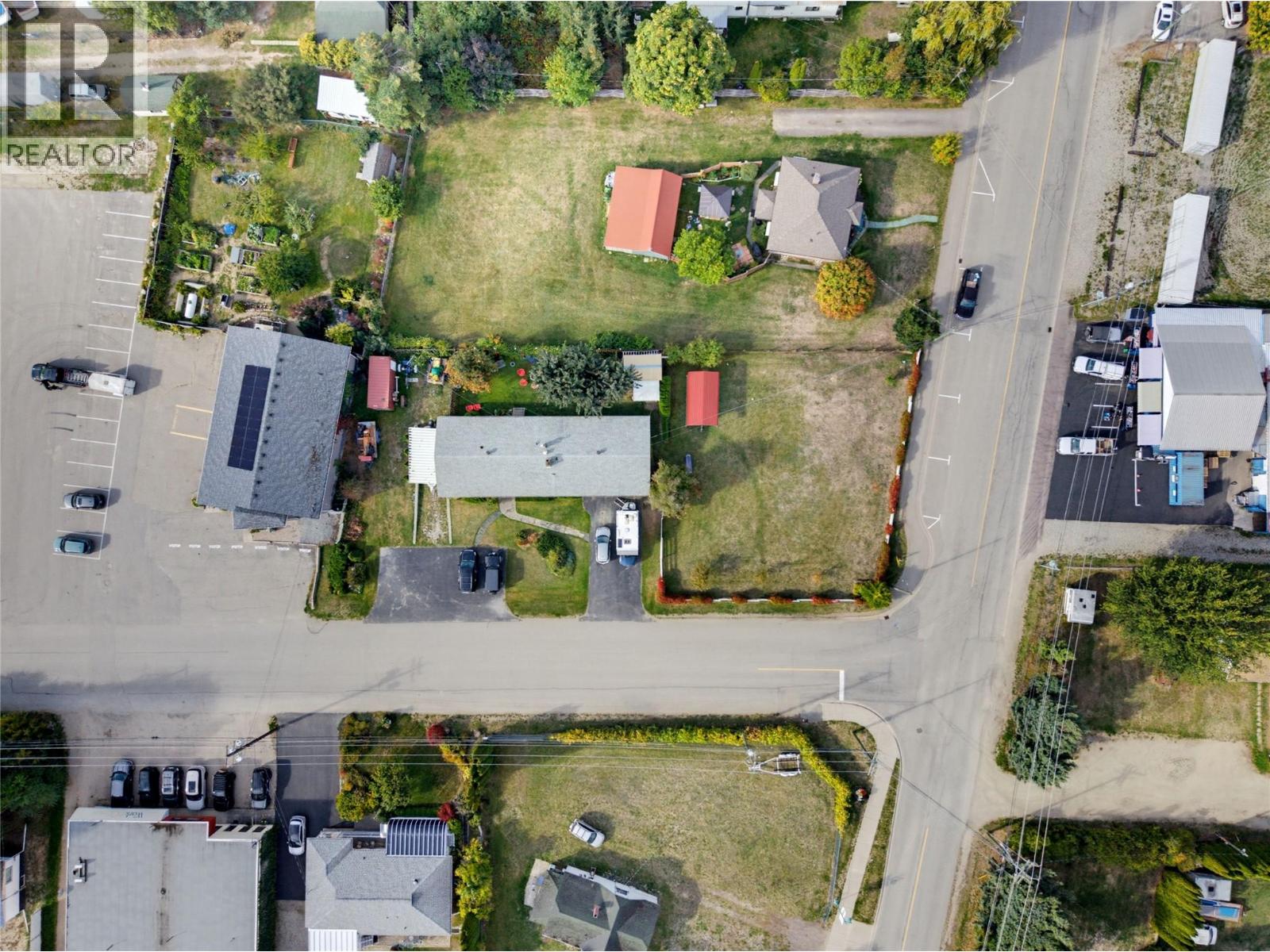 1230 Shuswap Avenue - 47