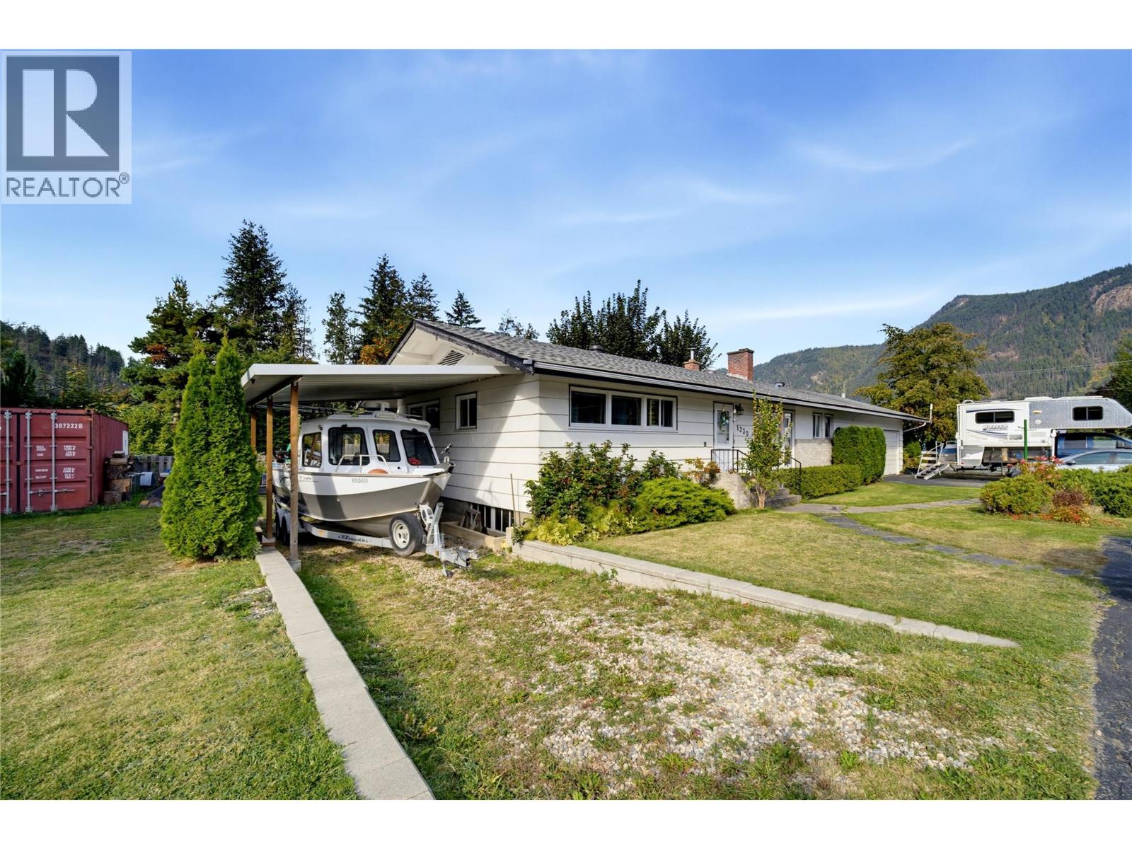 1230 Shuswap Avenue - 5